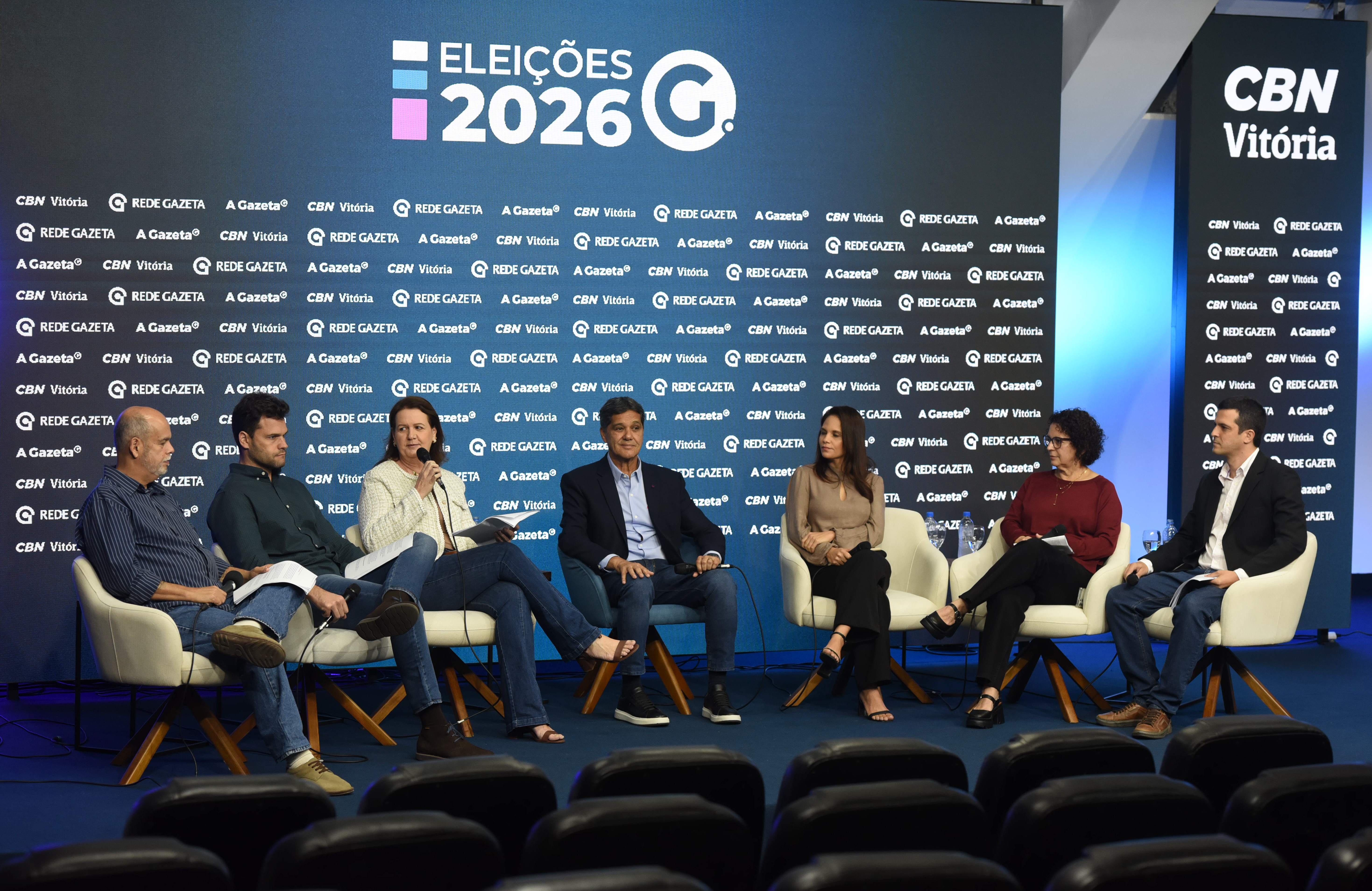 Ricardo Ferrraço, governador do ES, durante sabatina de A Gazeta e CBN Vitória. (Da ESq.p/dir.) Os jornalistas Leonel Ximenes, Abdo Filho, Fernanda Queiroz, Ricardo Ferraço, Leticia Gonçalves, Vilmara Fernandes, e Vitor Vogas.