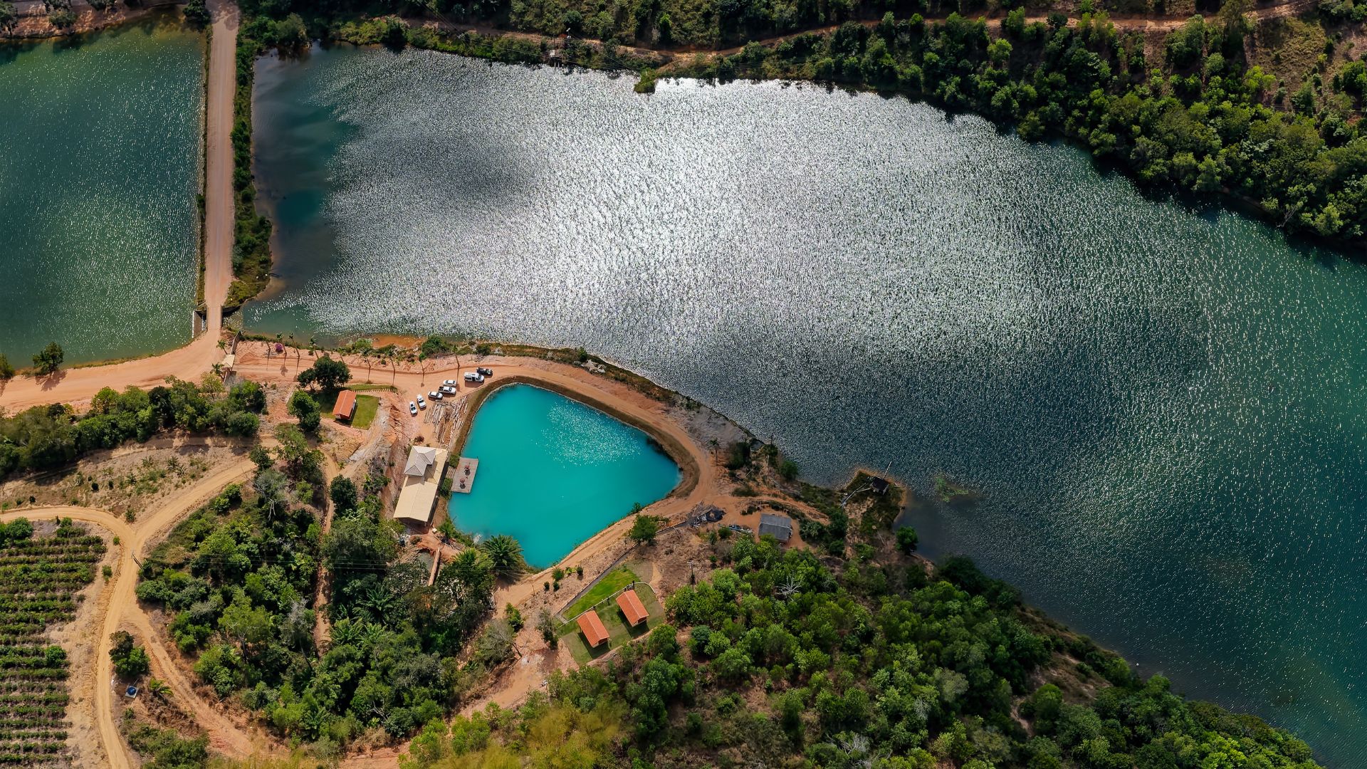 Propriedade rural de Jaguaré abriga lagoa de águas azuladas e integra roteiro que valoriza a produção de café Conilon e o turismo no campo
