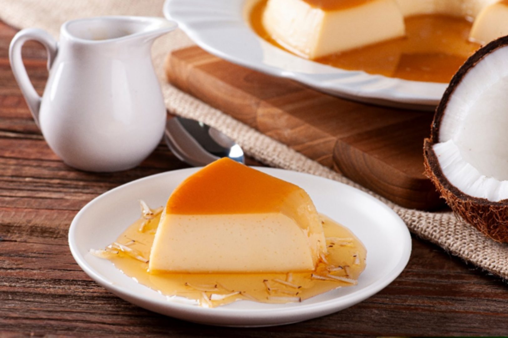 Pudim de tapioca com calda de coco e cachaça