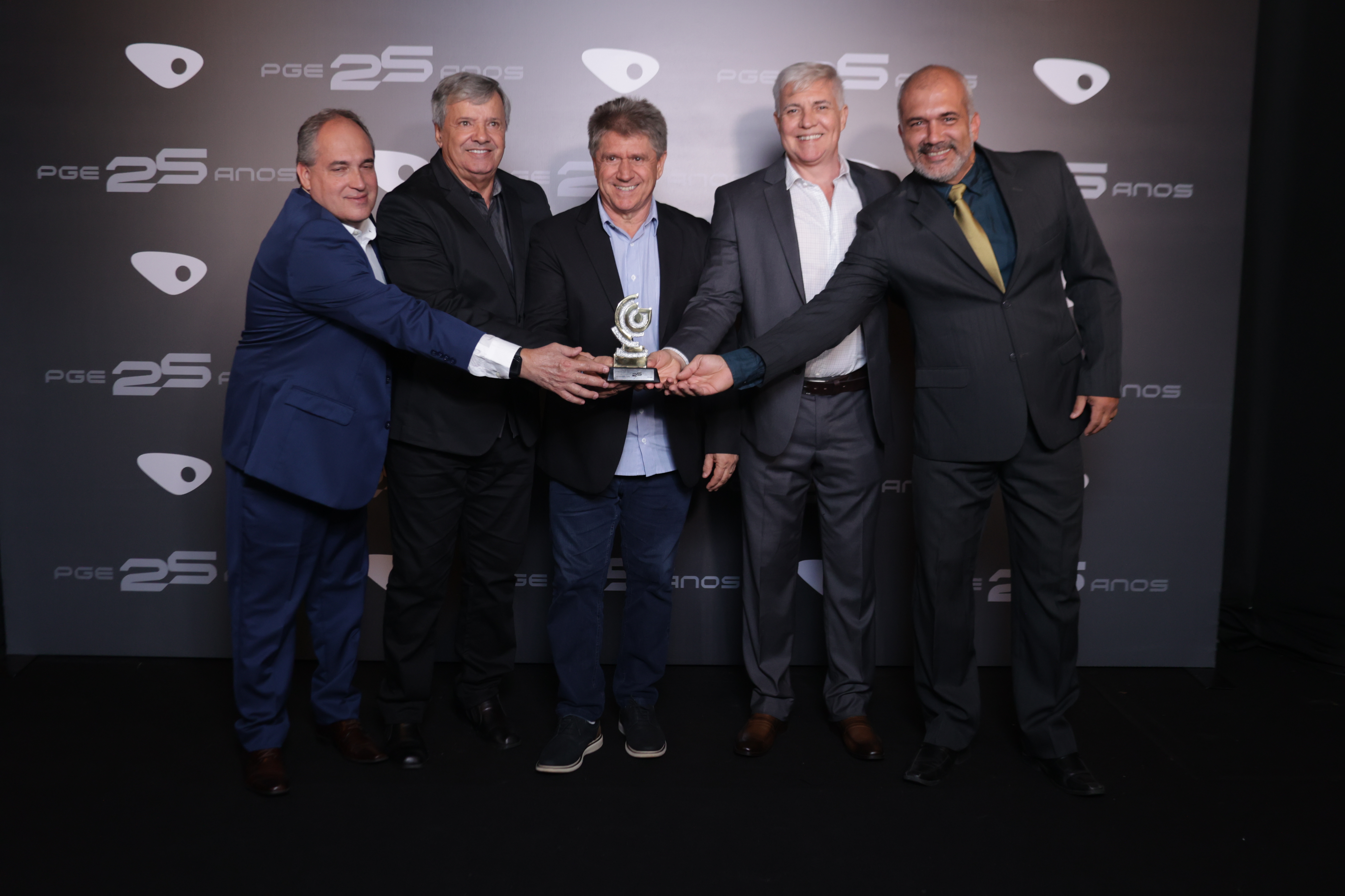 Rogério Heckert Corrêa, Odair Melo Júnior, Juarez Marqueti, Marcelo Gotardi e Moacyr Duarte do Shopping Sul, vencedor na categoria shopping center