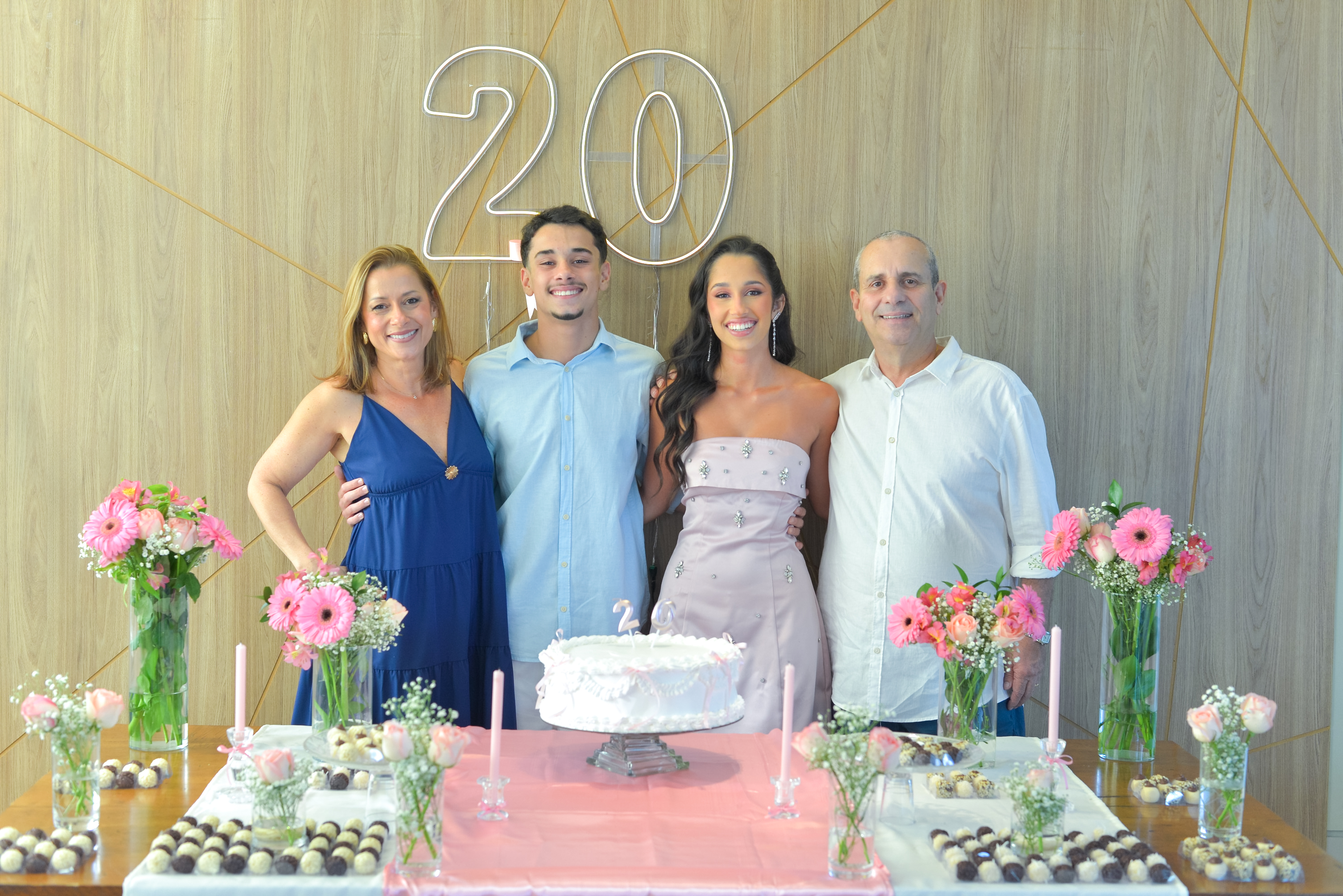 Simone, o irmão Pedro e o pai Paulo Rocha e Paula Pereira Rocha