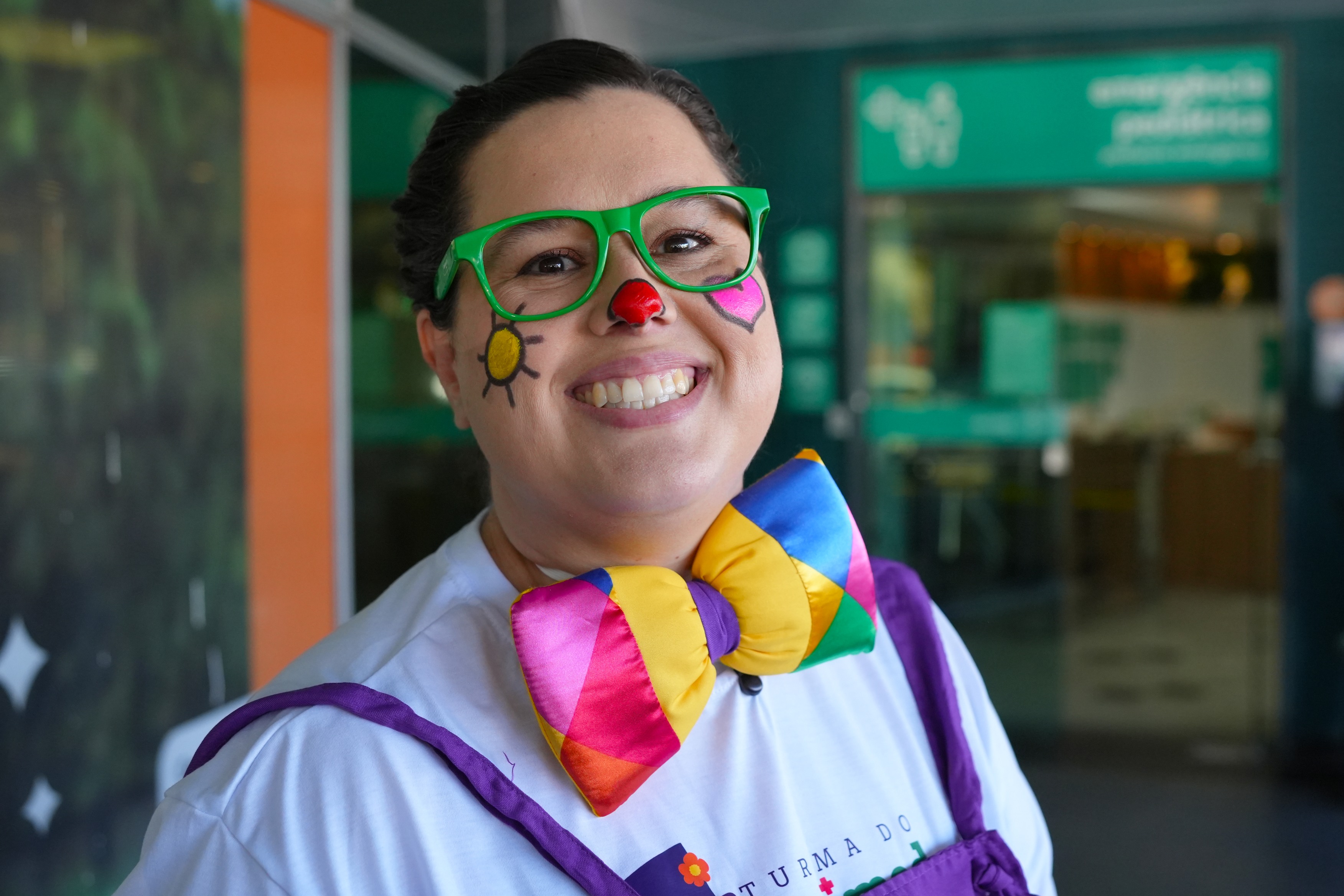 A Turma do Dr. Unimed é uma iniciativa que utiliza a arte da palhaçaria para promover bem-estar emocional em ambientes de saúde