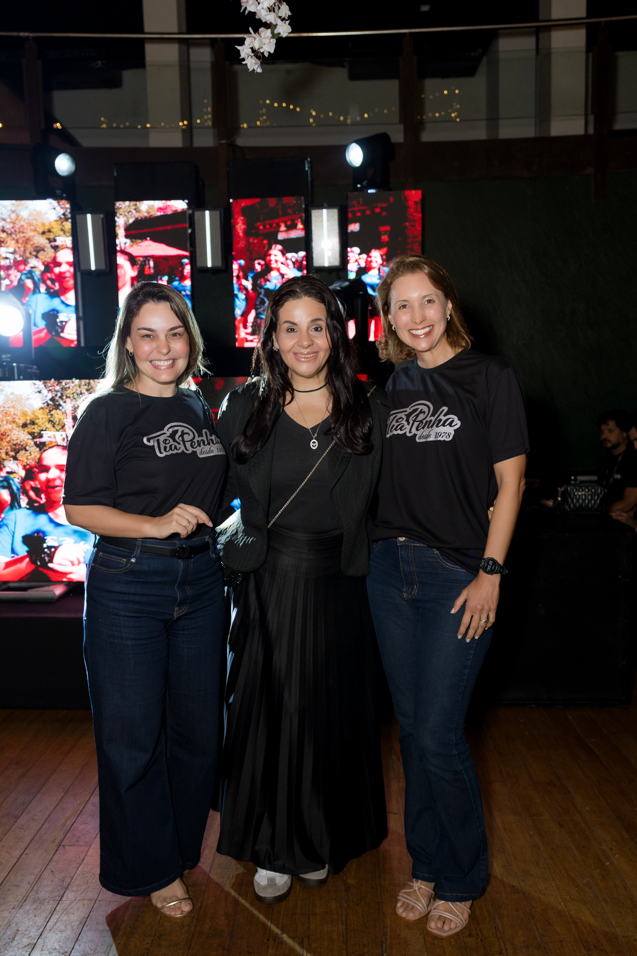 Camila Queiroz, Roberta Lacerda e Paula Segui na Resenha da Tia Penha, no último domingo (13), no La Isla Marina Club ,em Vitória.