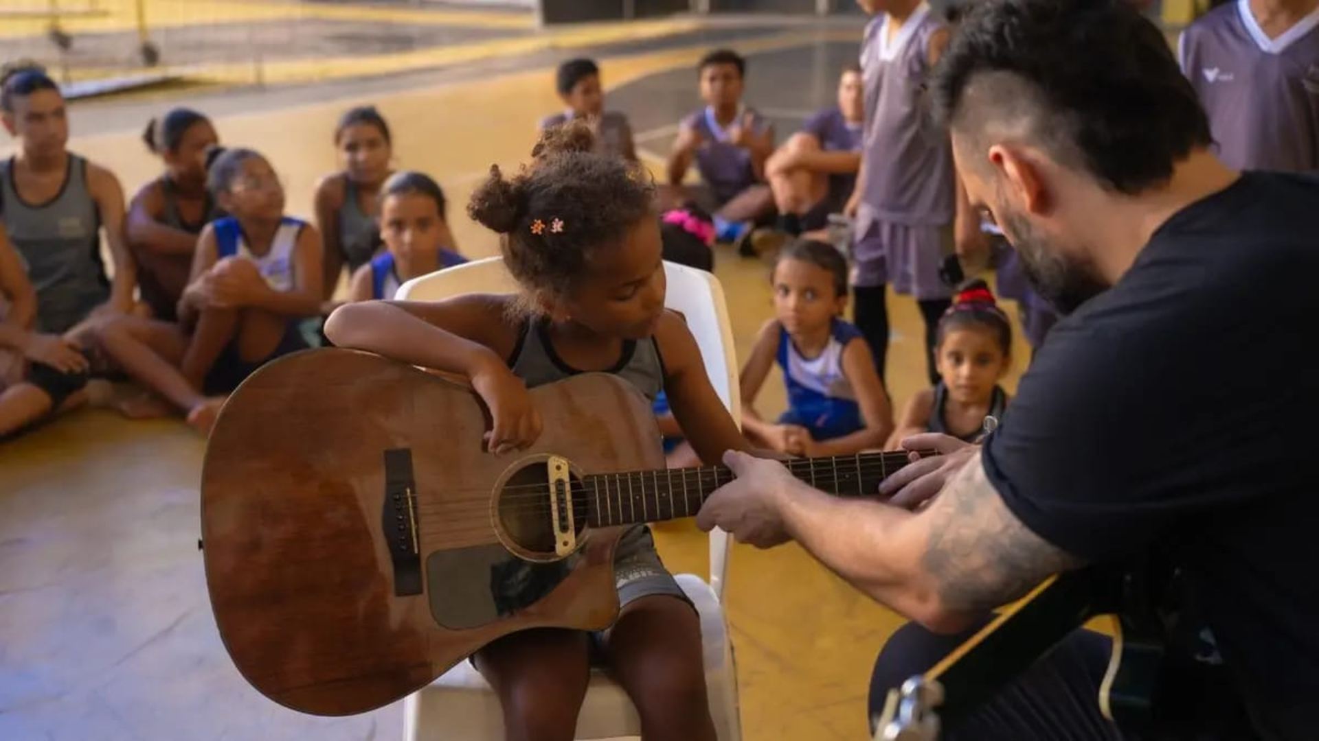 Projeto traz aulas de canto e instrumentos, além da presença da cantora Gabi Melim