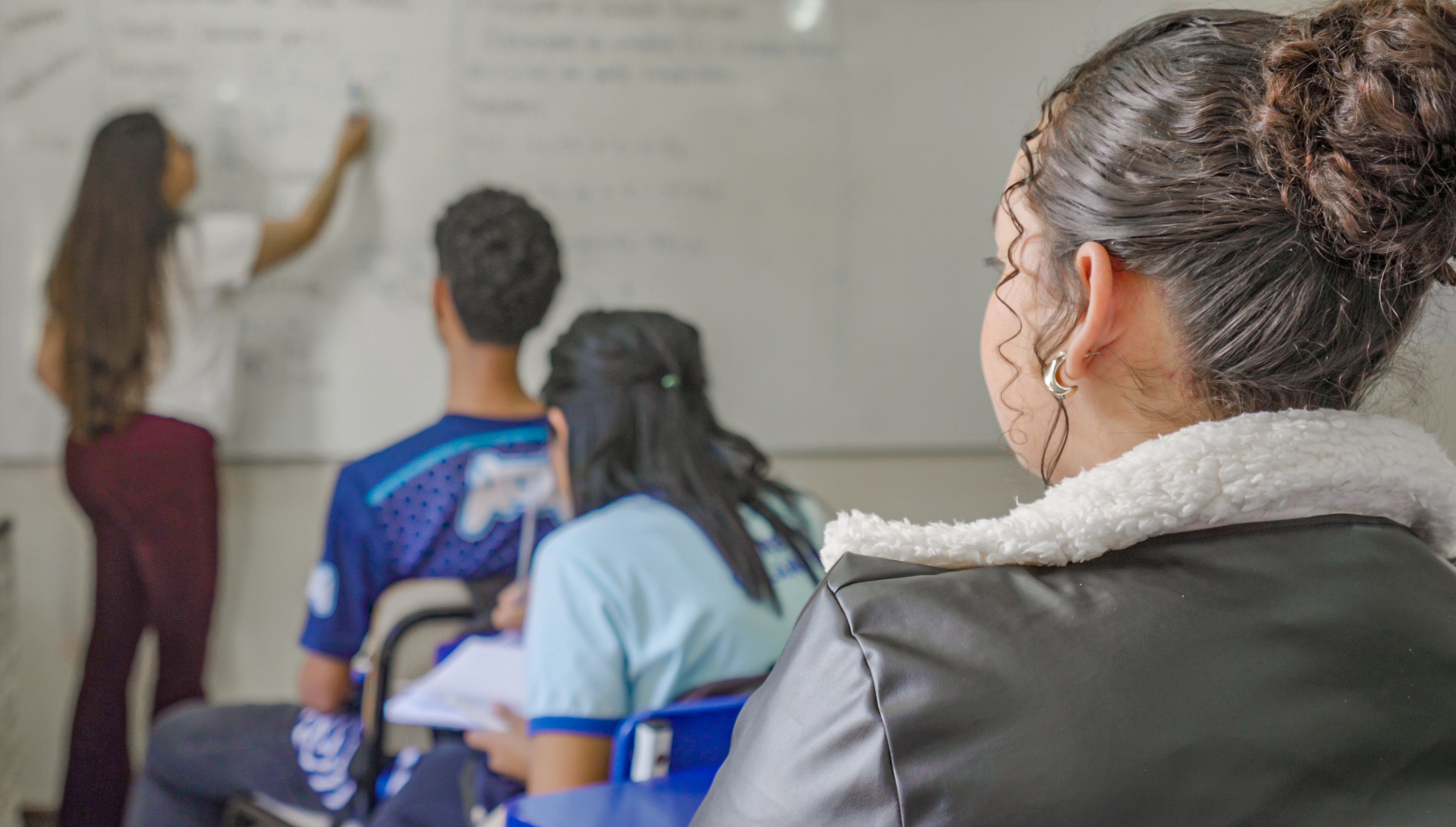 Professora em sala de aula