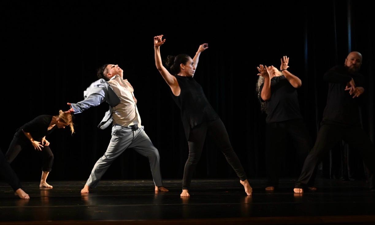 Bailarinos que ajudaram a construir a dança no ES se reencontram após 40 anos