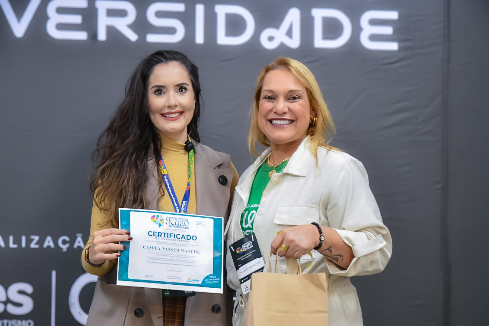 Pollyana Paraguassu, presidente da Amaes, com a neuropsicóloga Camila Nasser Mancini
