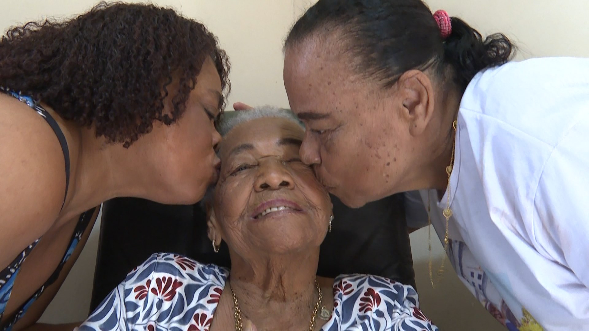 As filhas de Tia Laura: Andréia Maria Correia da Silva e Dulce Correia da Silva