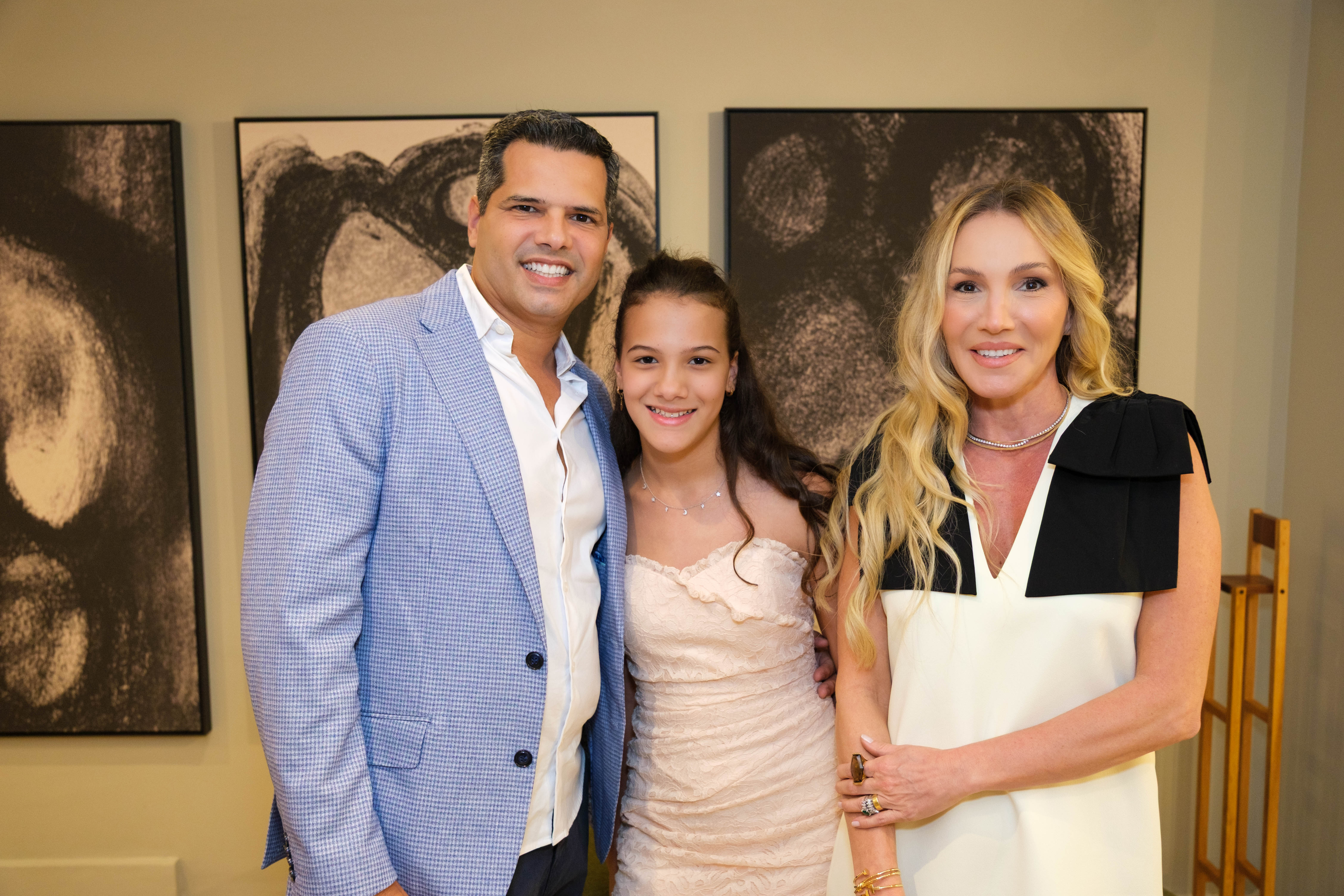 Fabricio Coelho e Fernanda Caliari com a filha Maria