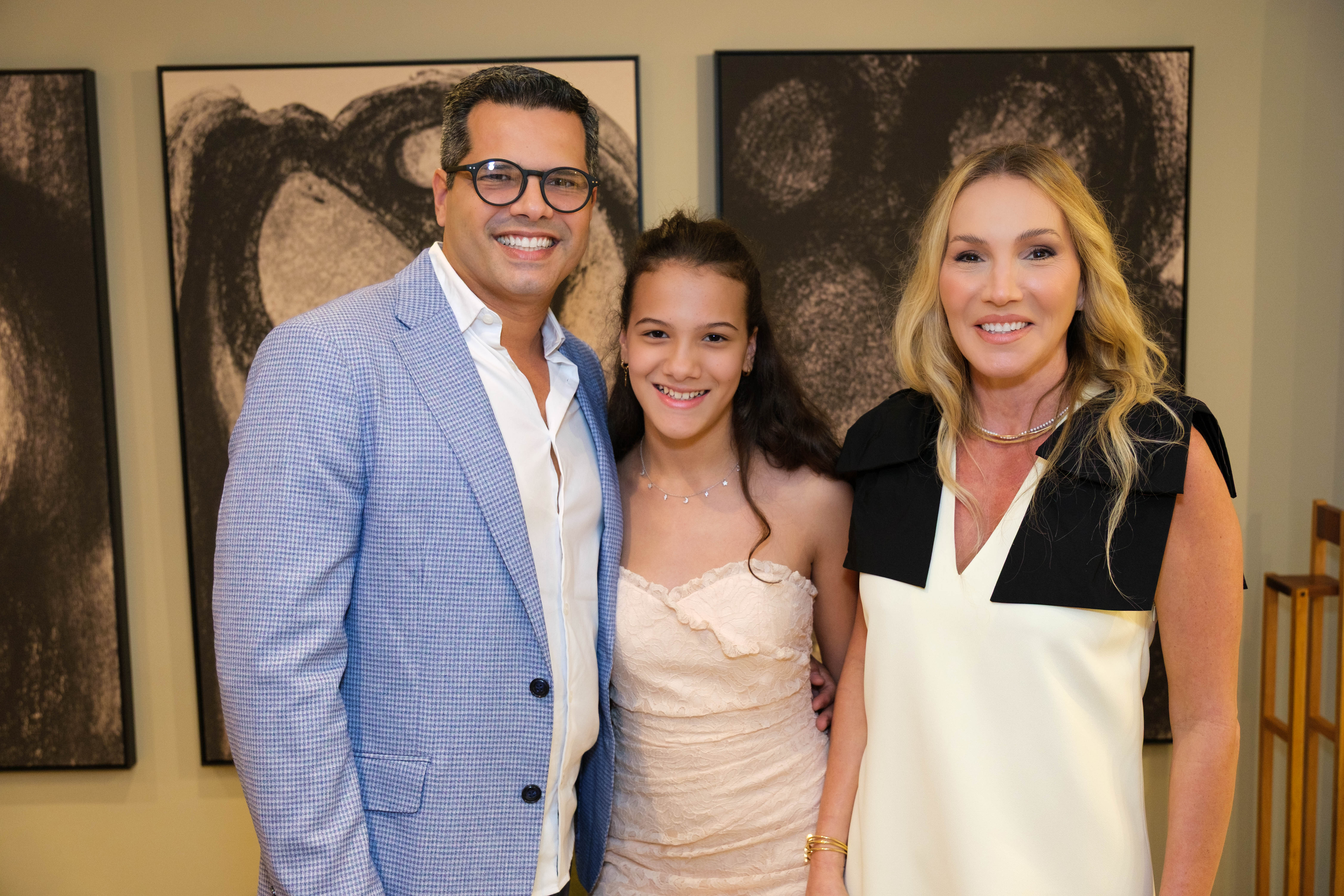 Fabricio Coelho e Fernanda Caliari com a filha Maria