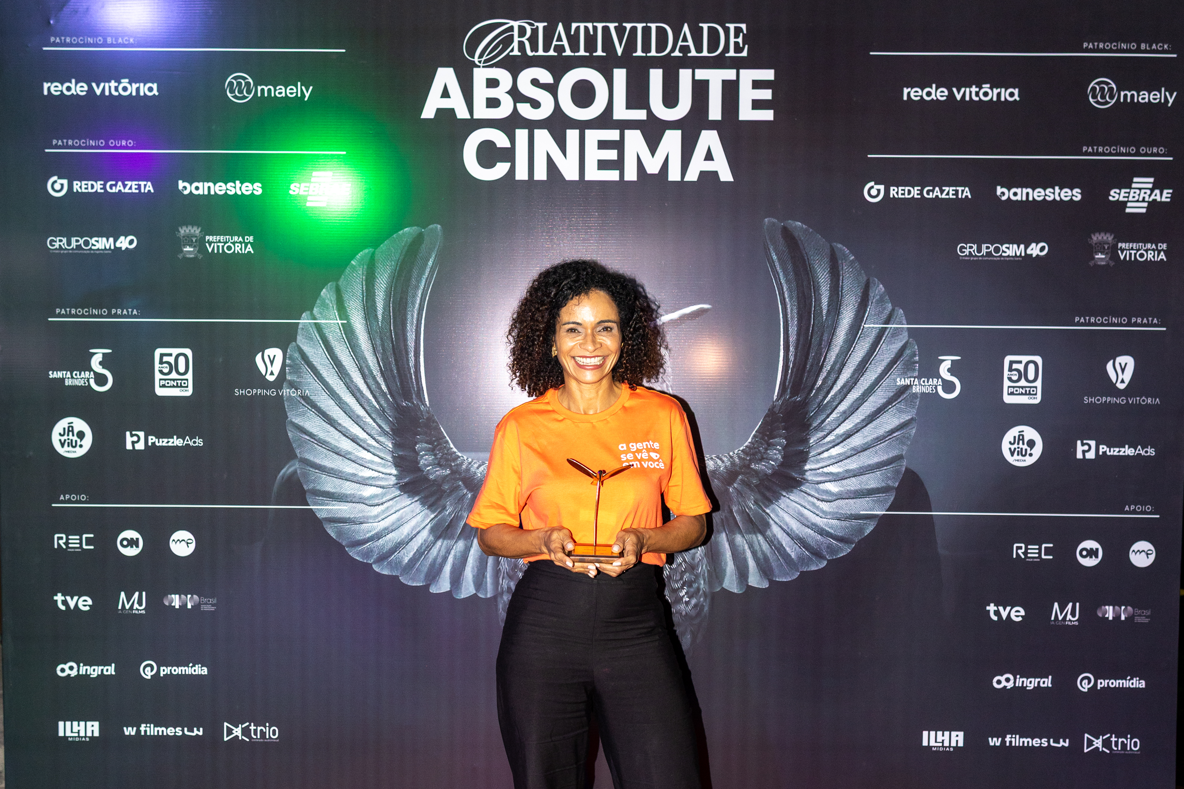 Dani Carla recebe prêmio ouro da categoria creator do Festival Colibri