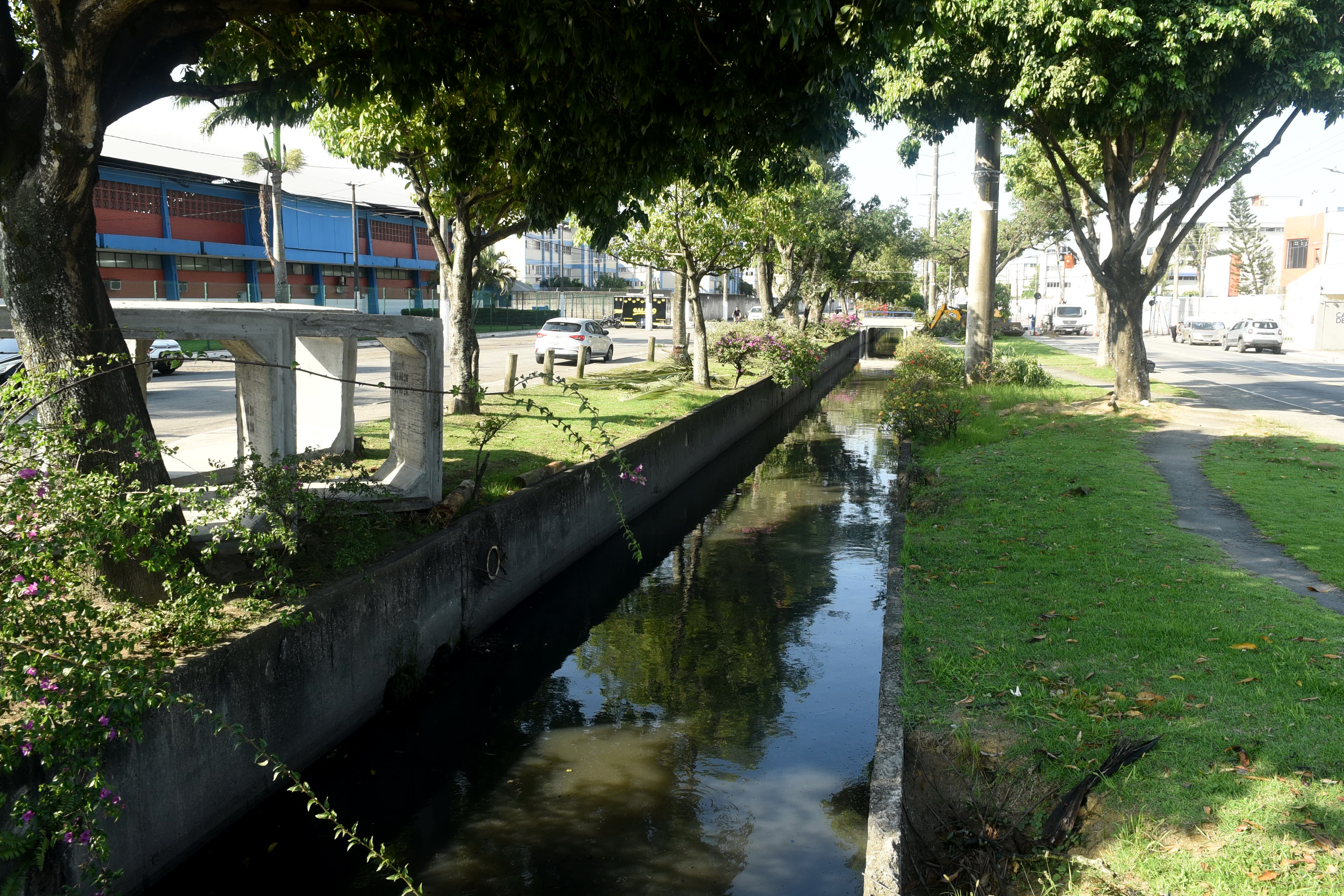 Local onde vai ser feita obra de macrodrenagem na Avenida Perimetral, em Coqueiral de Itaparica, Vila Velha. Na foto, trecho da avenida próxima ao "Tartarugão".