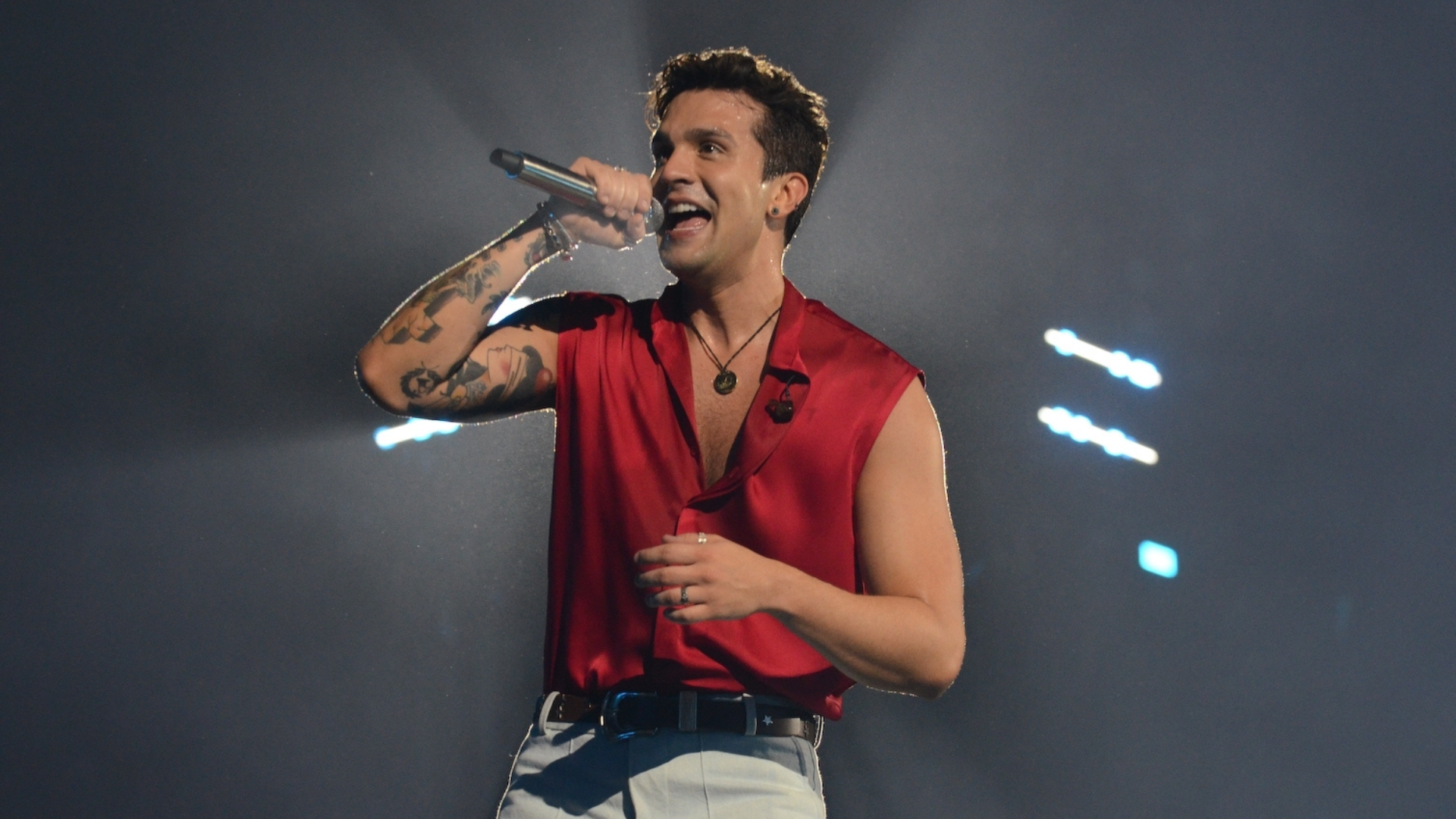 Luan Santana revisita 19 anos de carreira em show no Kleber Andrade