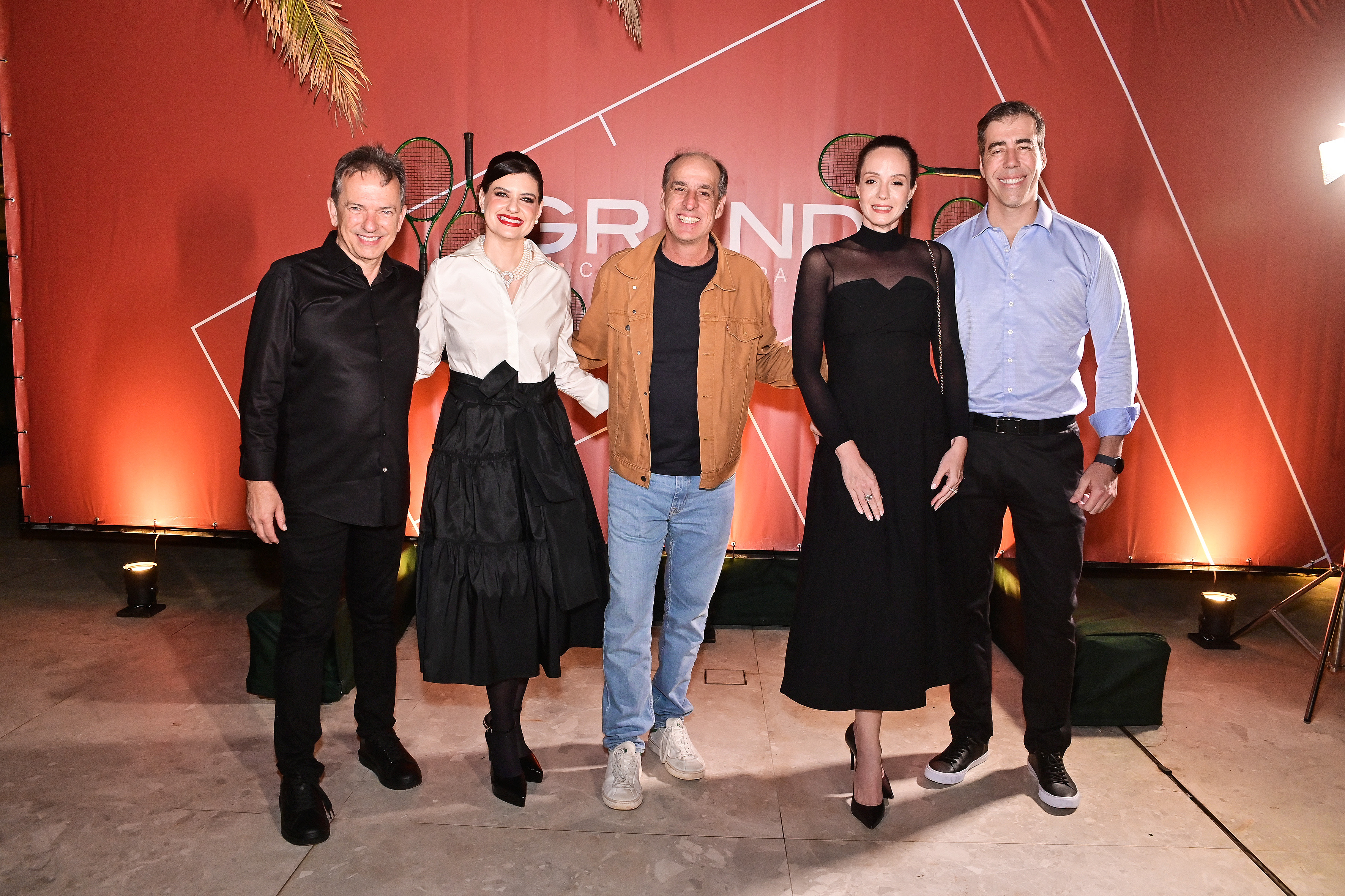 Gustavo Rezende e Lorena Perdigão, Joana e Rodrigo Barbosa com o tenista Fernando Meligeni