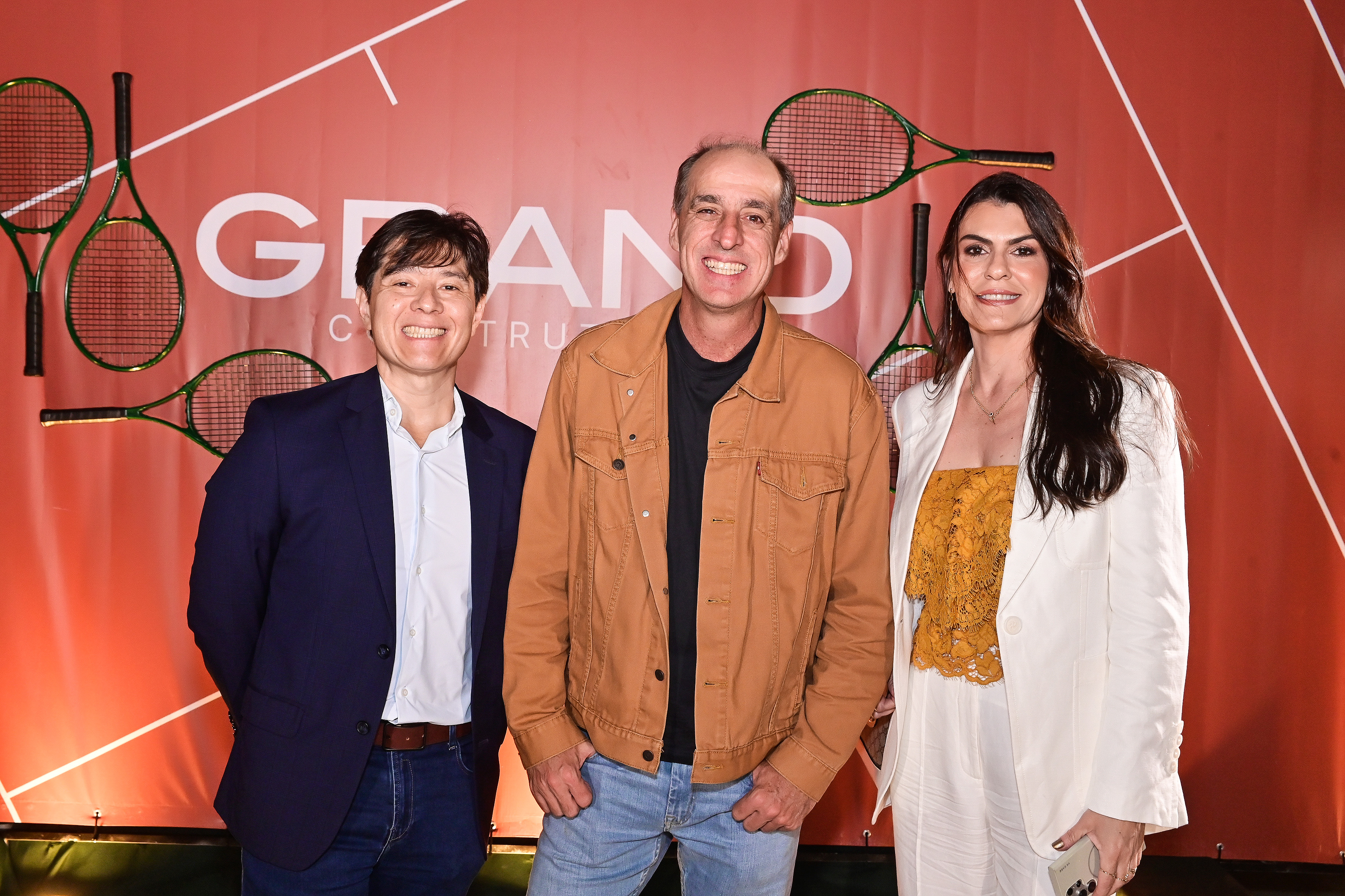 Luciana e Ricardo Vatabane com Fernando Meligeni no Taj