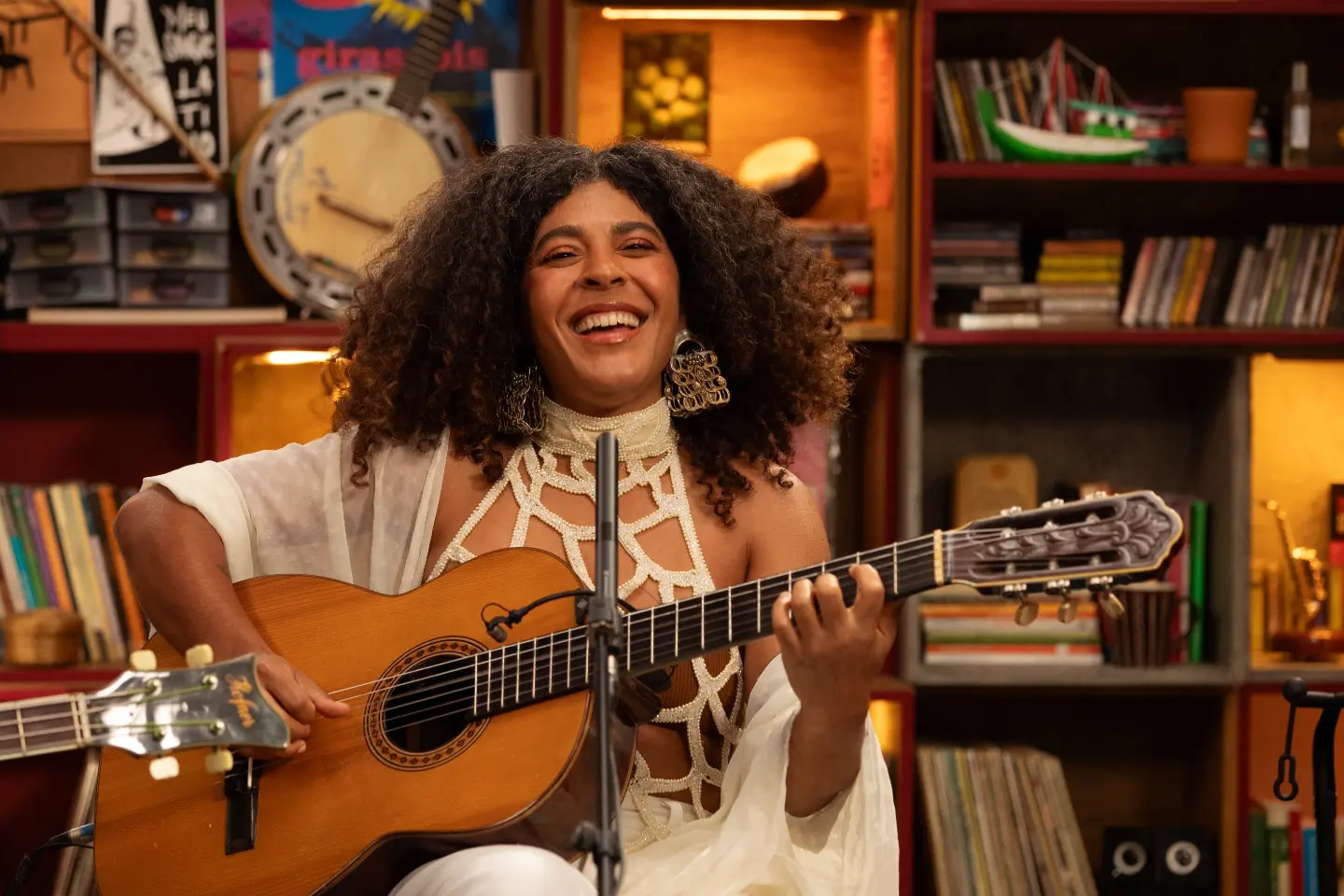 Josyara faz show gratuito em Vila Velha após participar do Tiny Desk Brasil