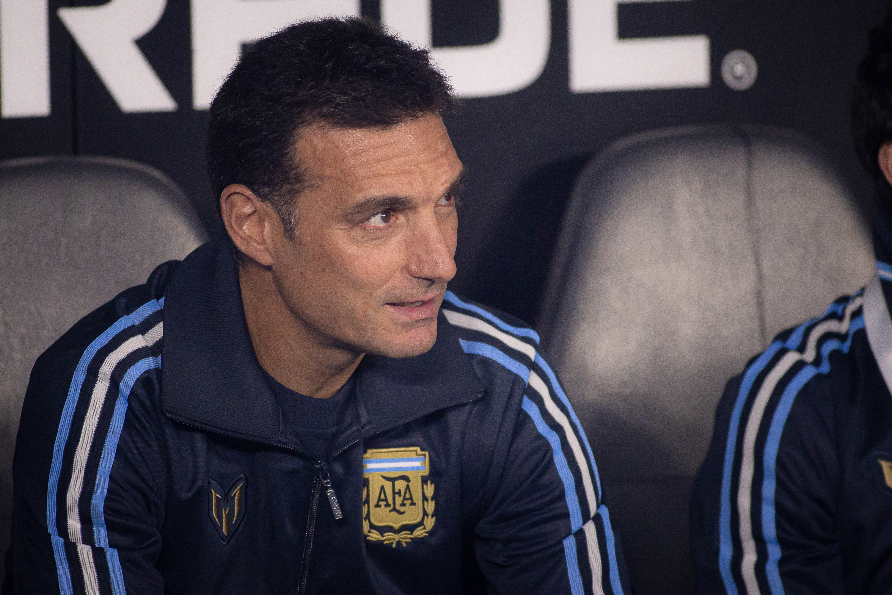 Scaloni sinaliza renovação com a Argentina e projeta seleção sem Messi