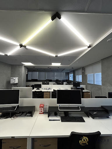 Sala com 33 postos de trabalho