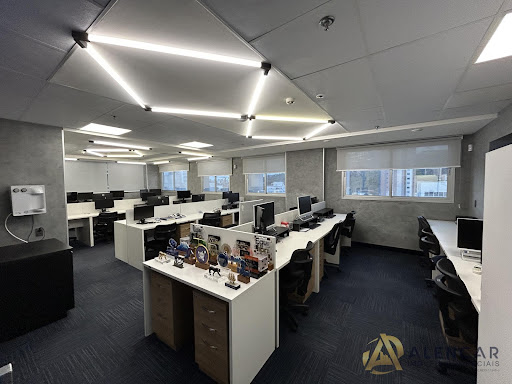 Sala com 33 postos de trabalho
