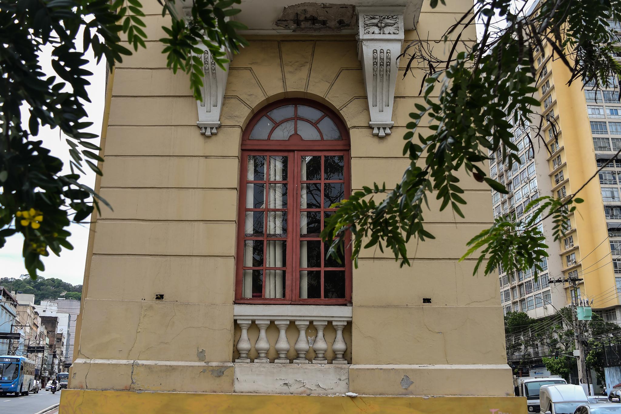 Parte da marquise do prédio da FAFI caiu