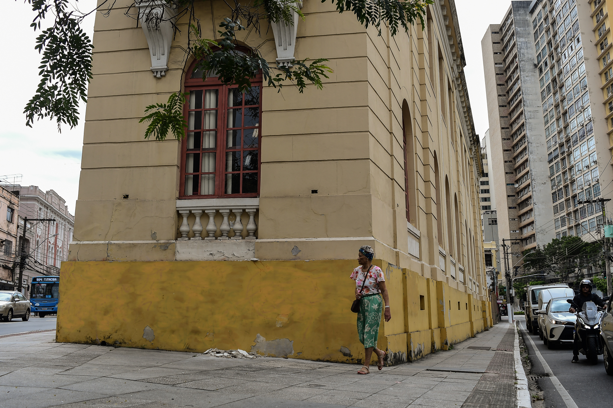 Parte da marquise do prédio da FAFI caiu