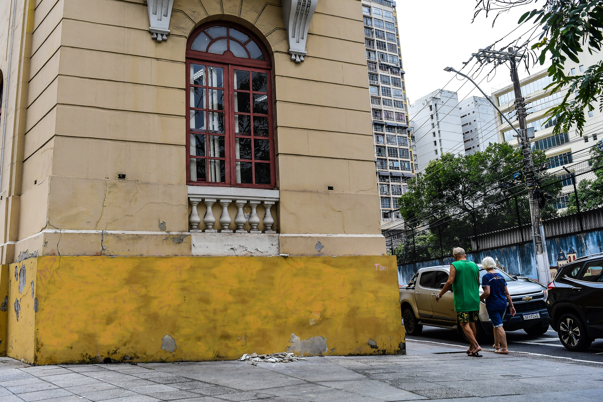 Parte da marquise do prédio da FAFI caiu