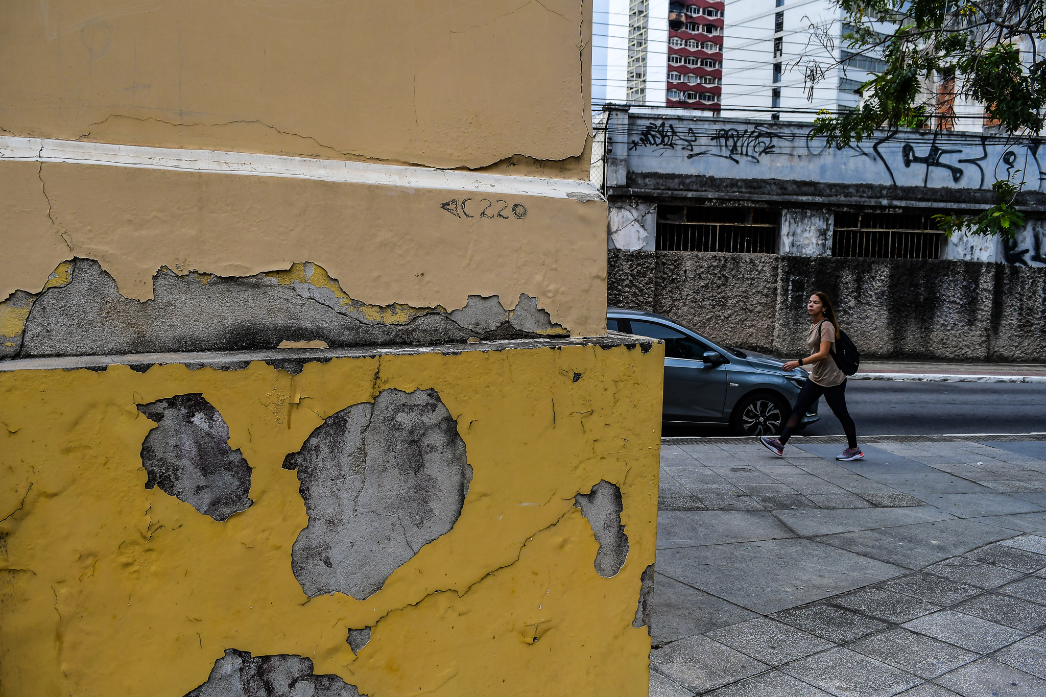 Parte da marquise do prédio da FAFI caiu