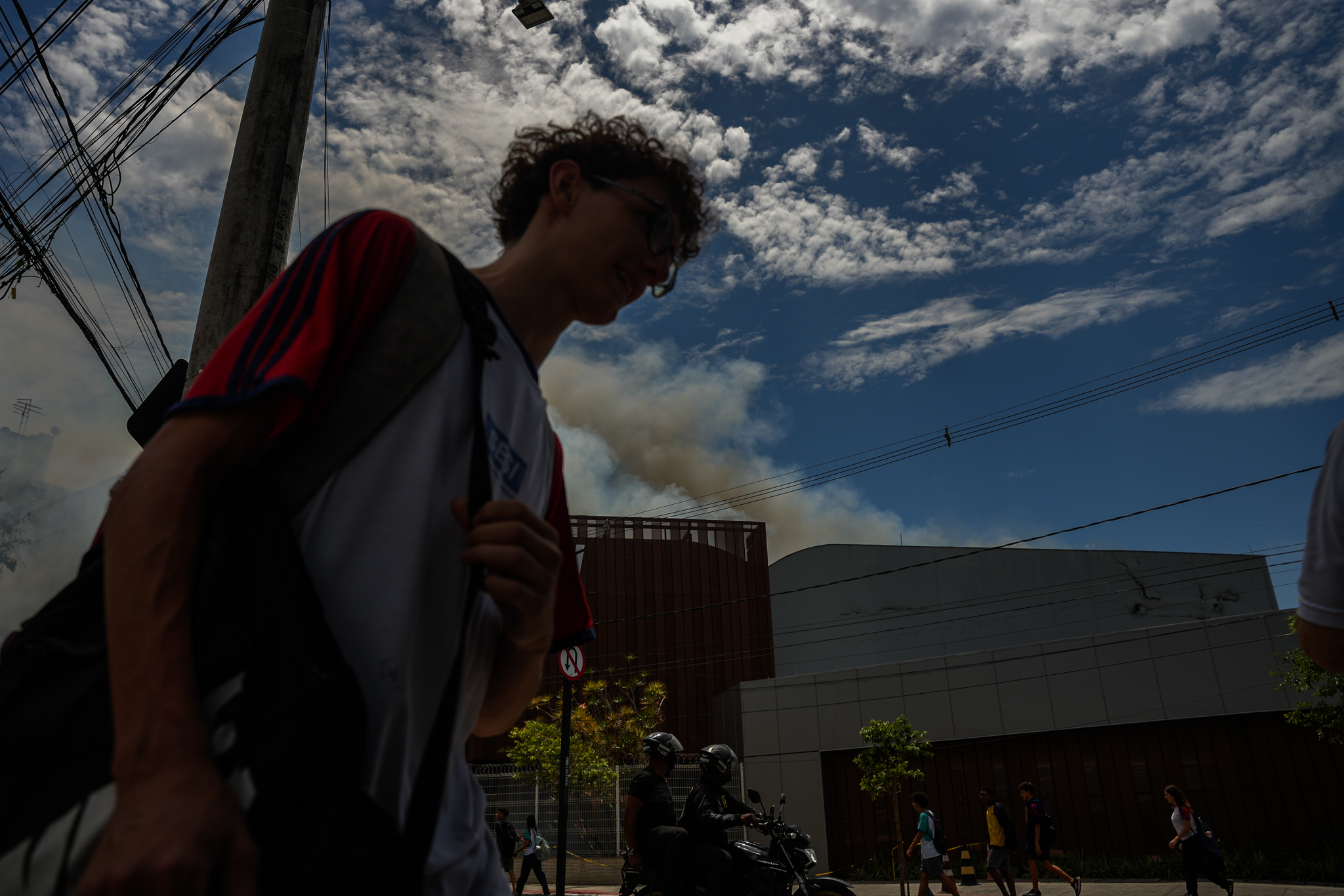 Incêndio atinge teatro do Sesi em Jardim da Penha