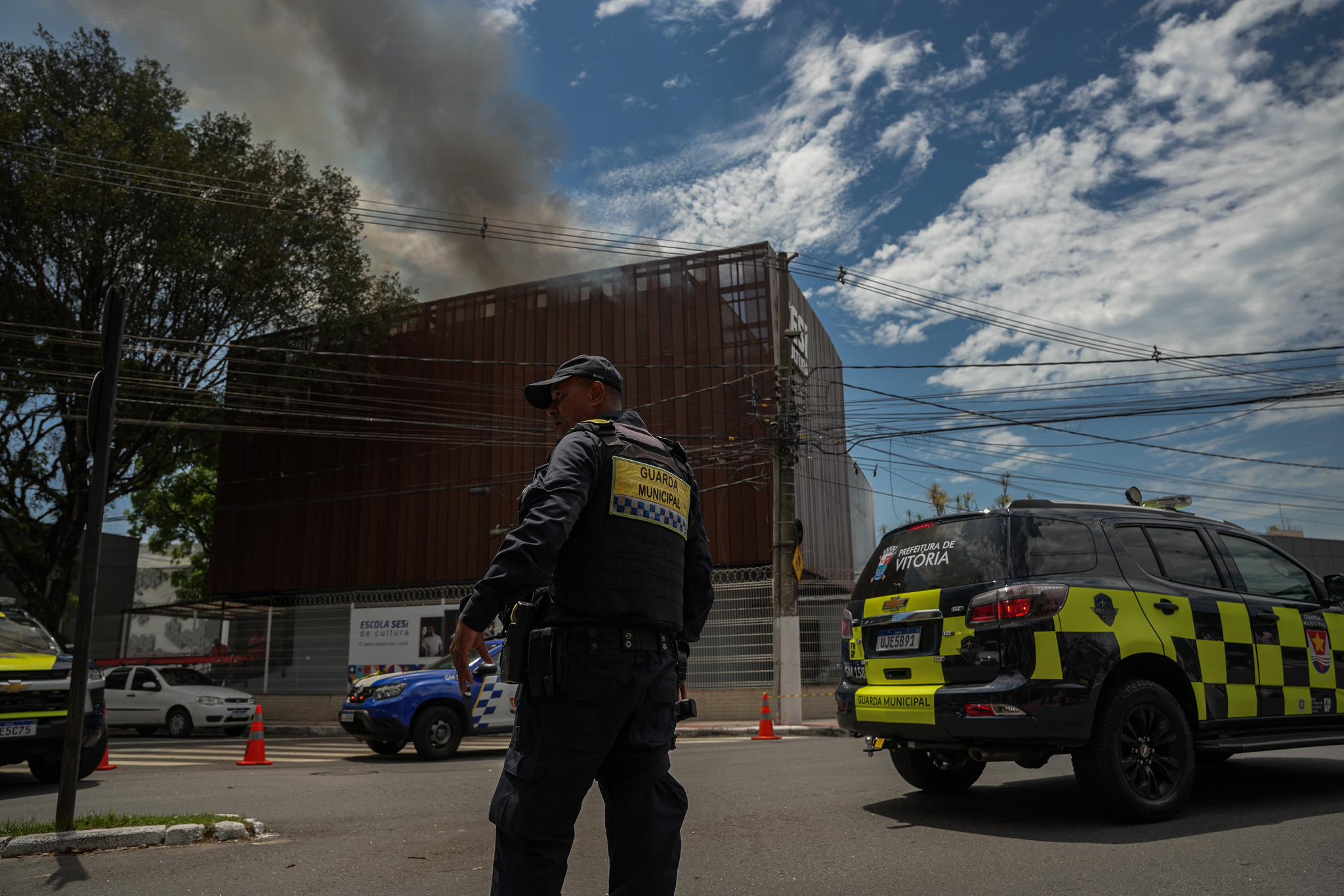 Incêndio atinge teatro do Sesi em Jardim da Penha