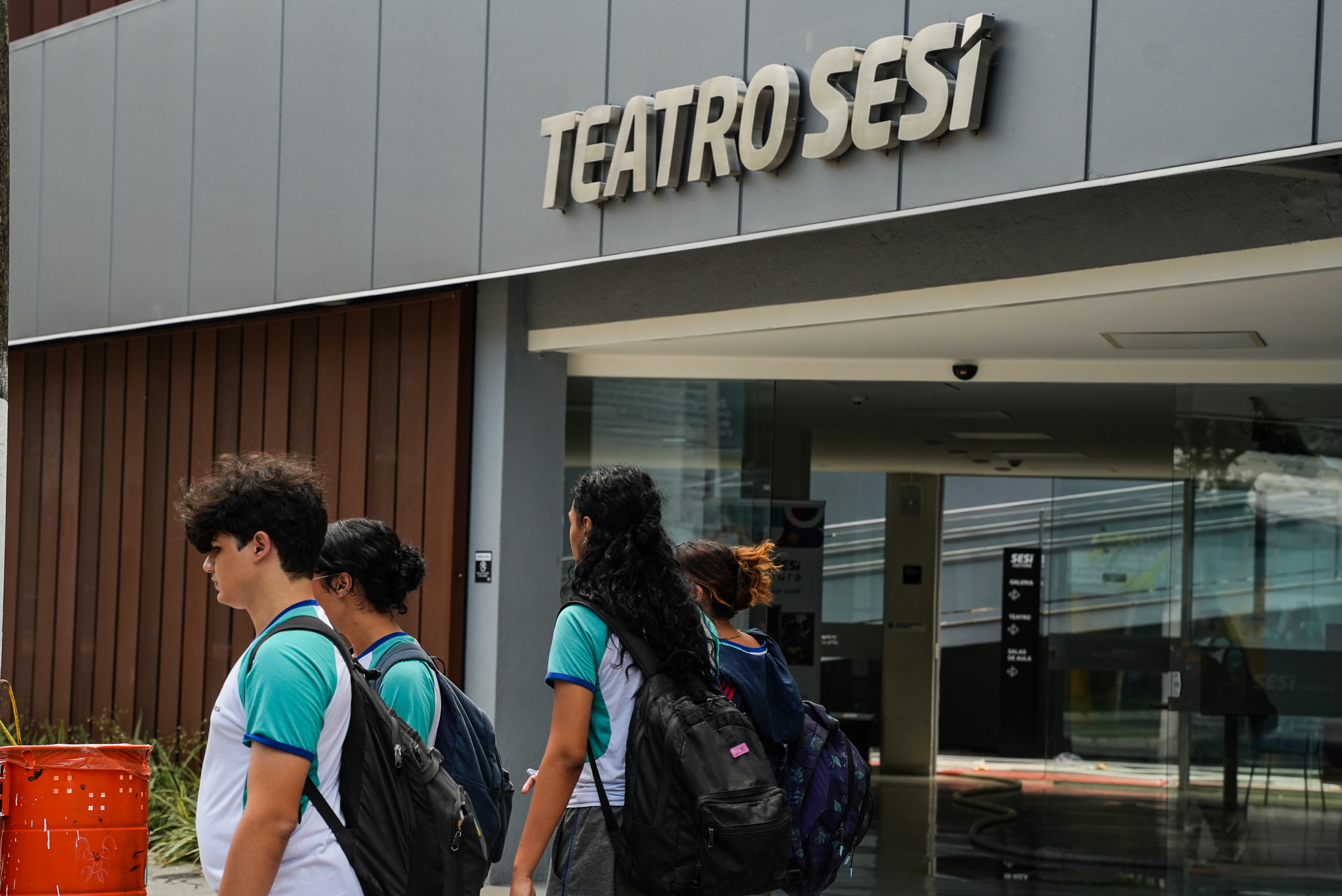 Incêndio atinge teatro do Sesi em Jardim da Penha