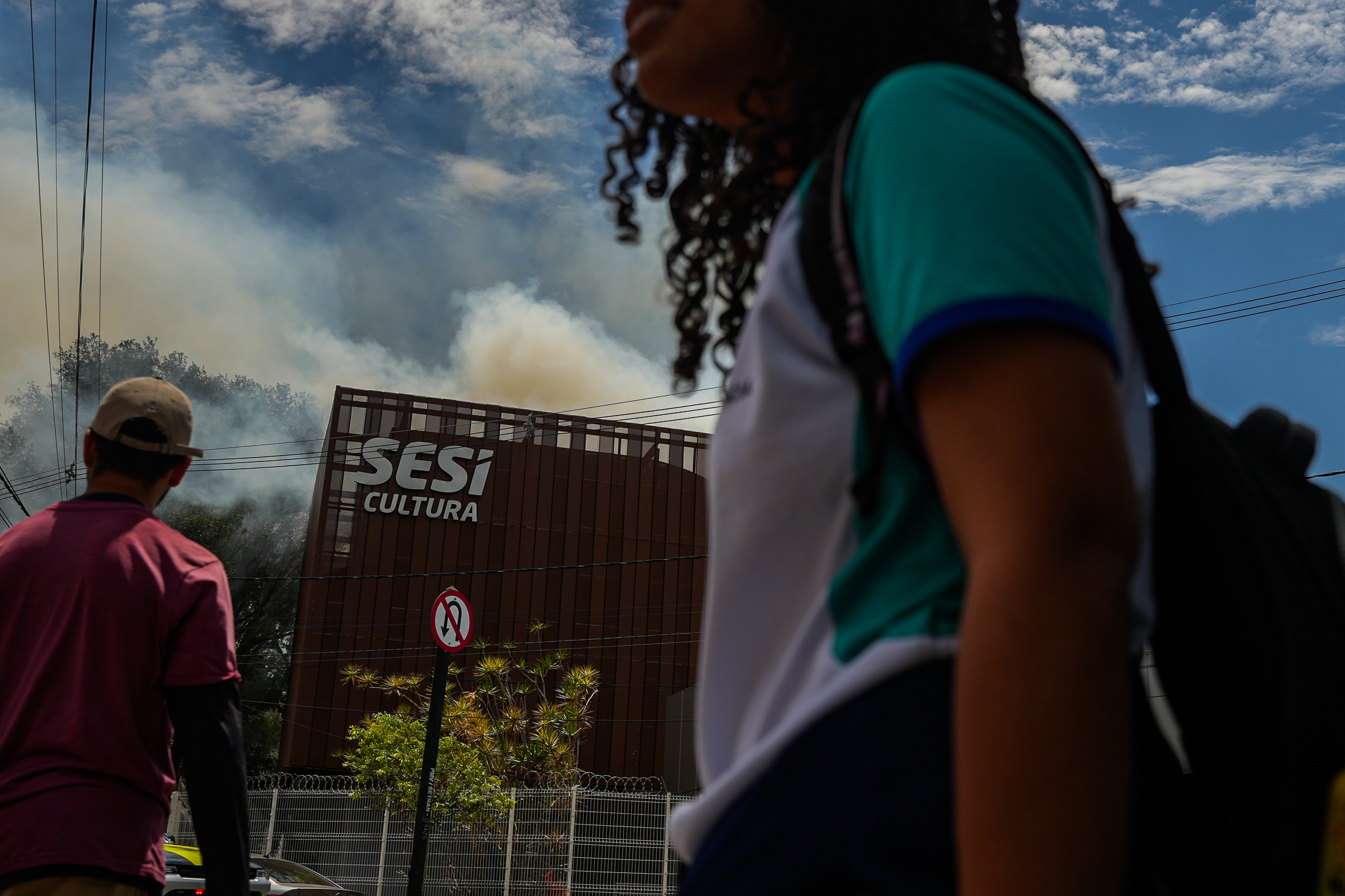 Incêndio atinge teatro do Sesi em Jardim da Penha