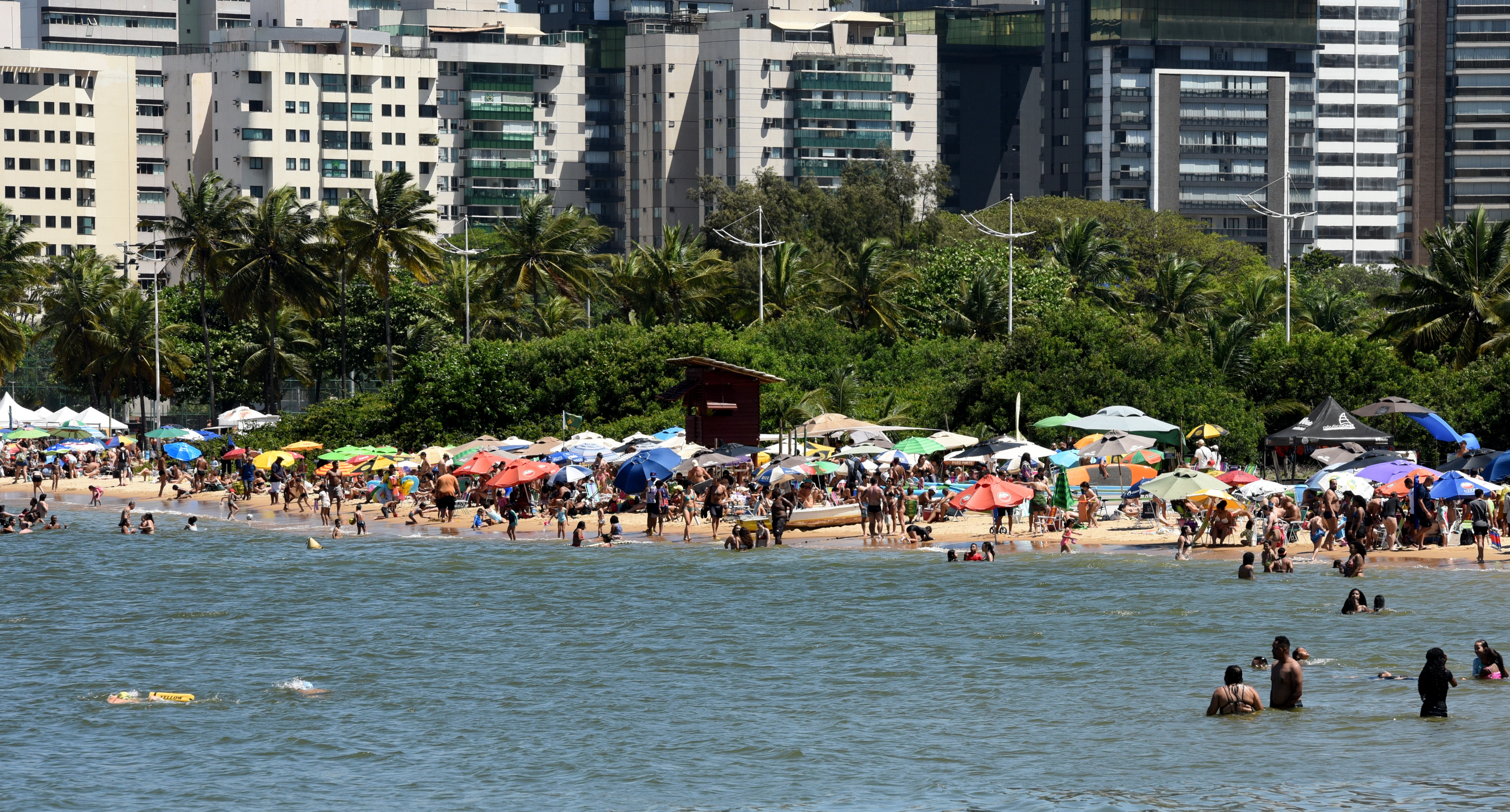 Sábado de sol na Praia da Guarderia - Vitória