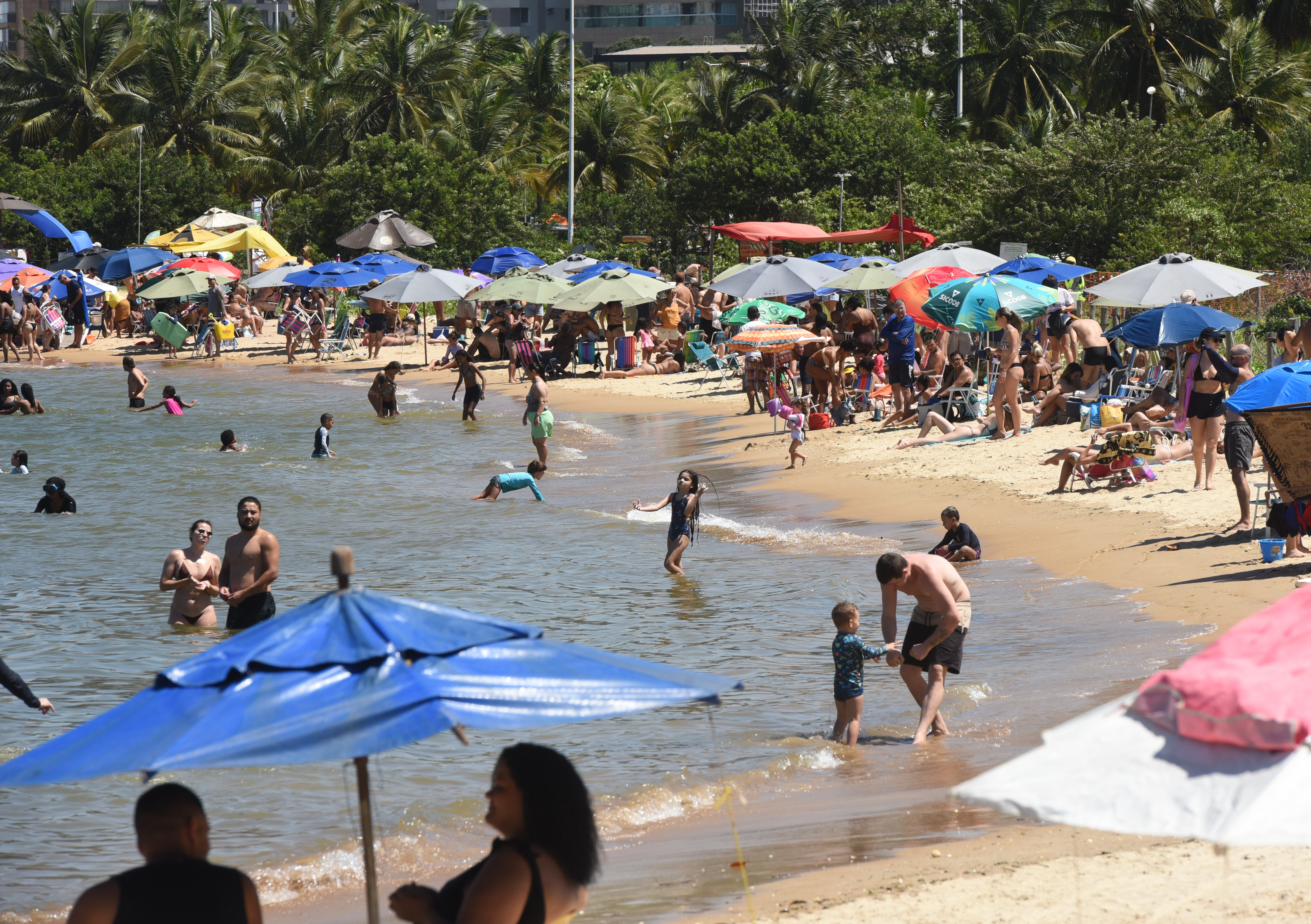 Sábado de sol na Praia da Guarderia - Vitória
