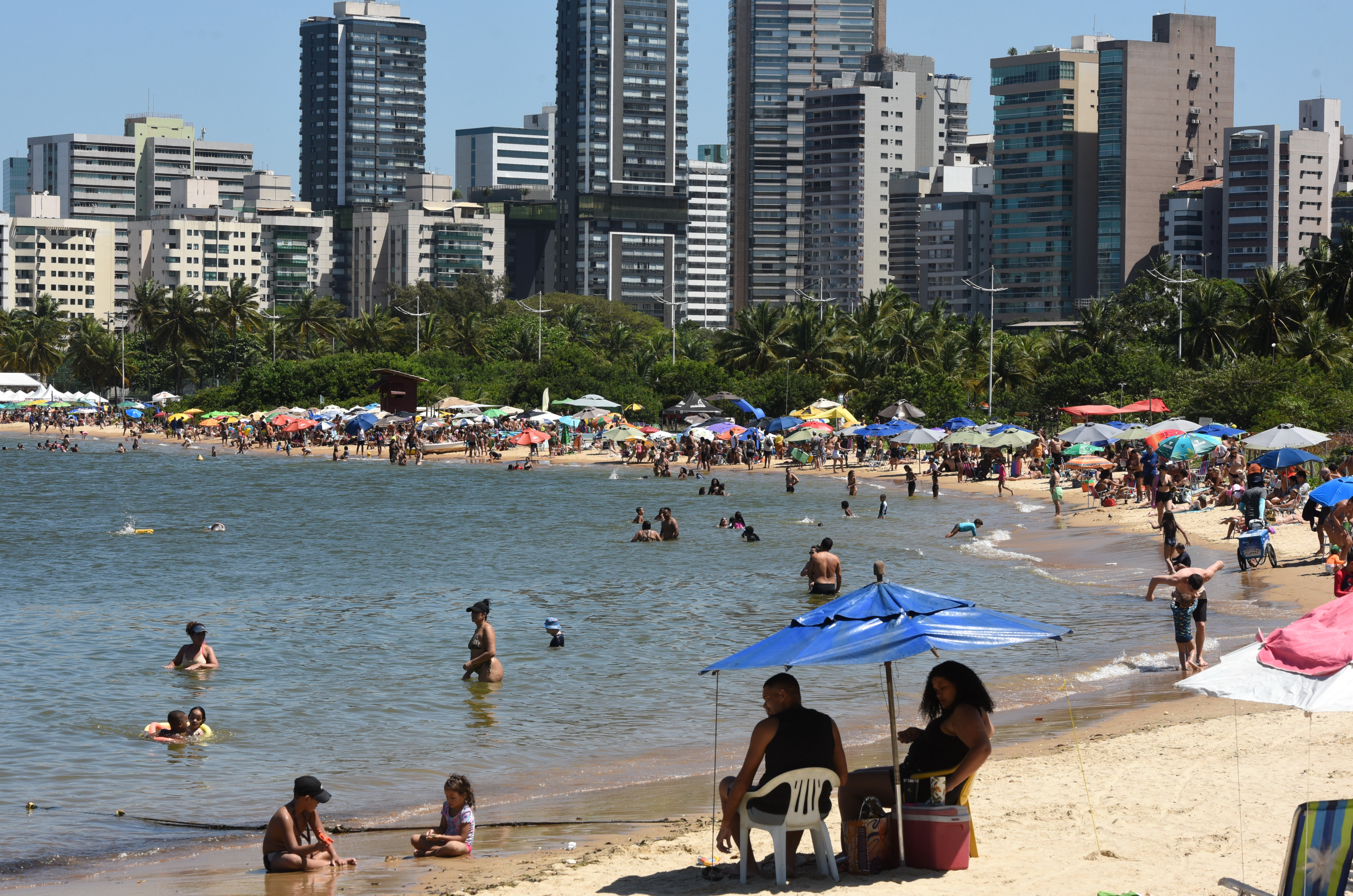 Sábado de sol na Praia da Guarderia - Vitória