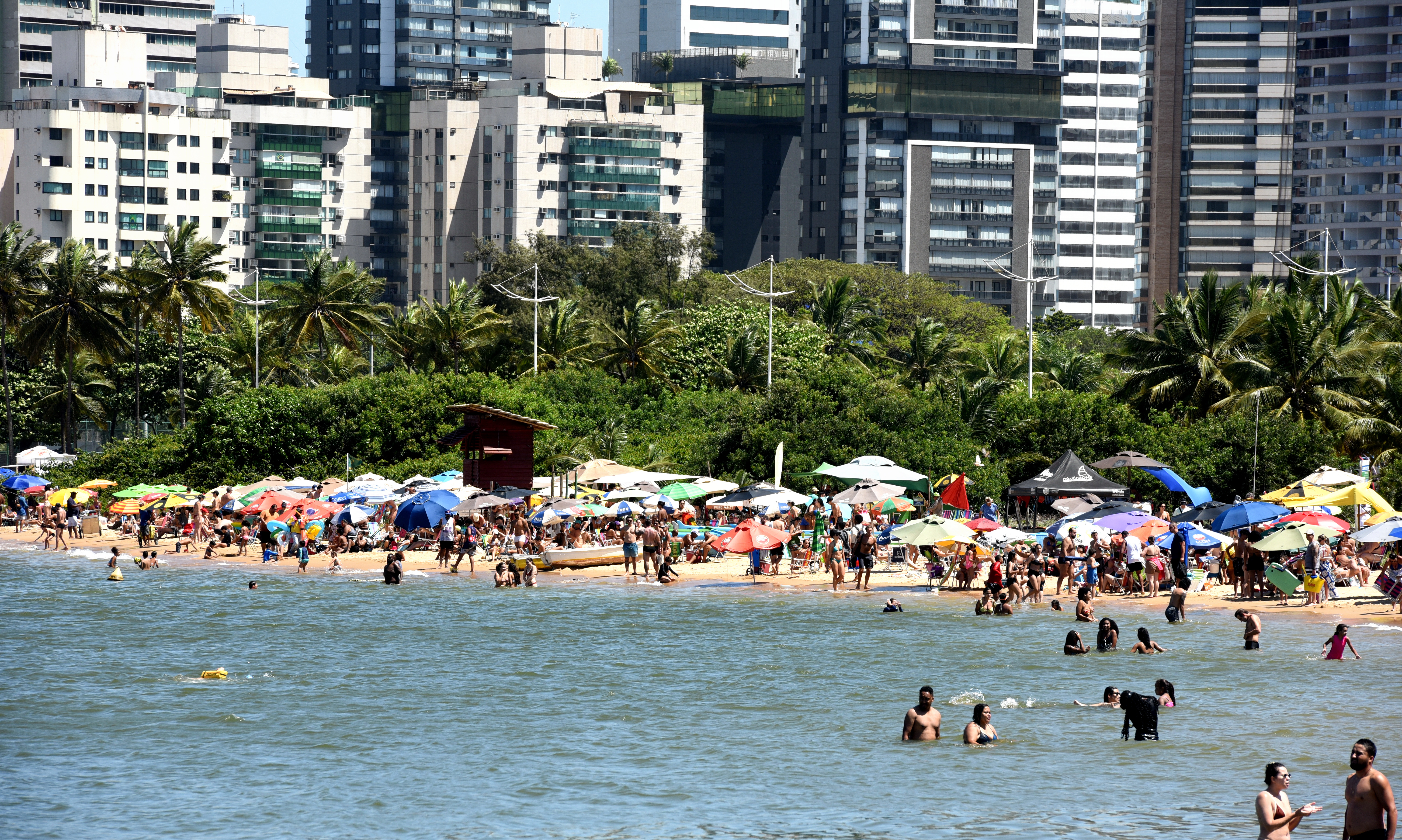 Sábado de sol na Praia da Guarderia - Vitória