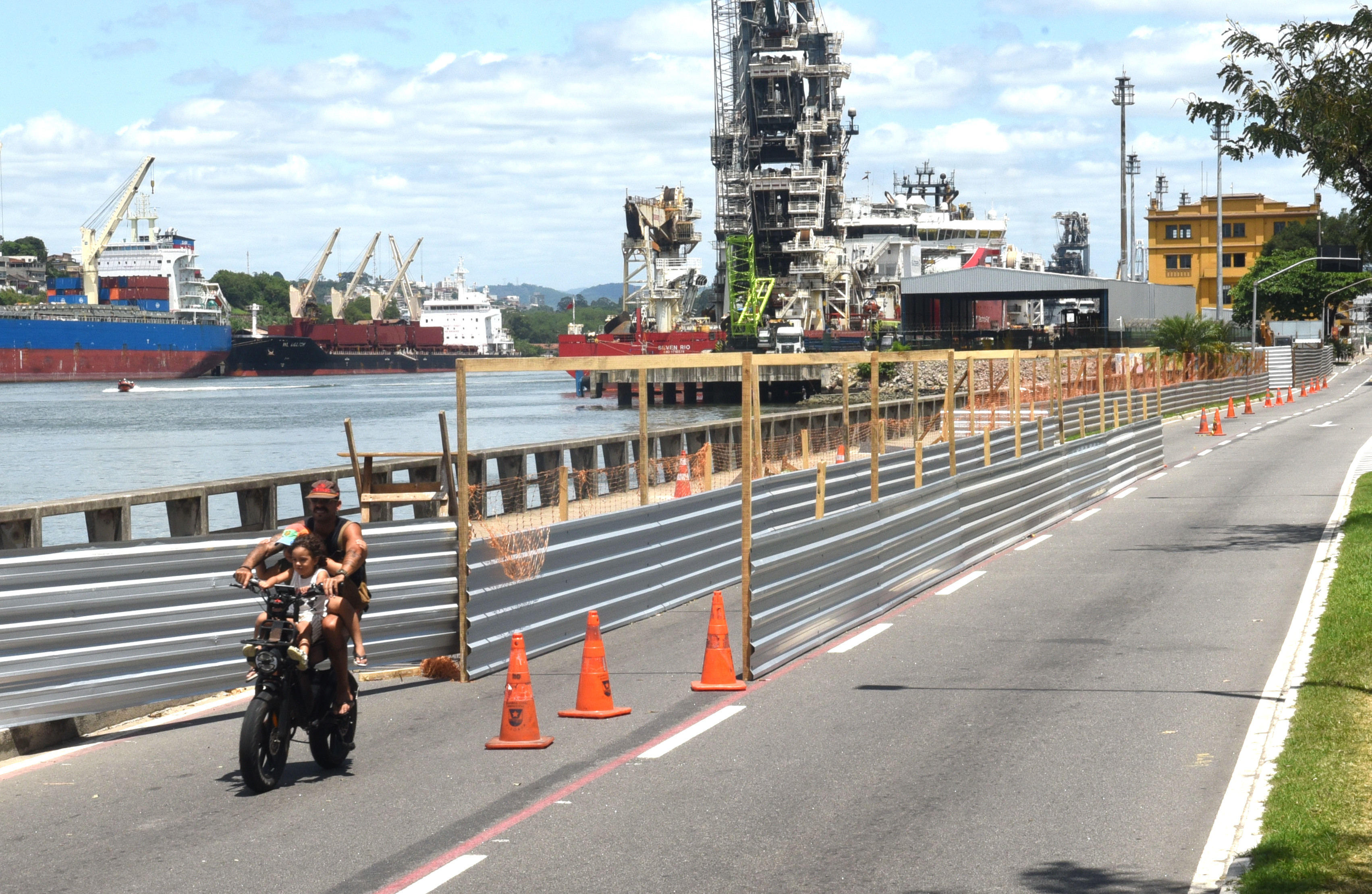 Faixa interdida na Avenida Beira Mar