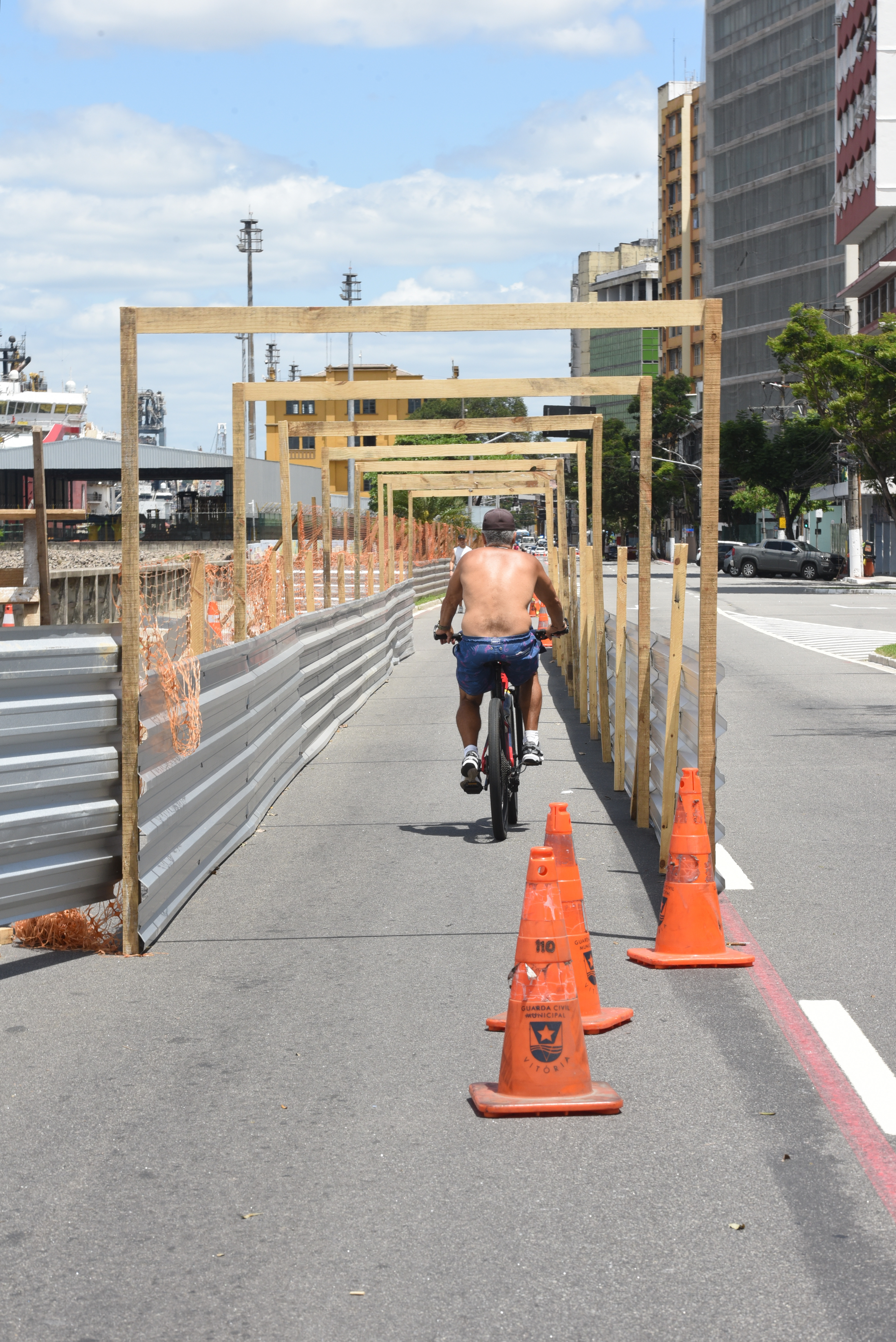Faixa interdida na Avenida Beira Mar