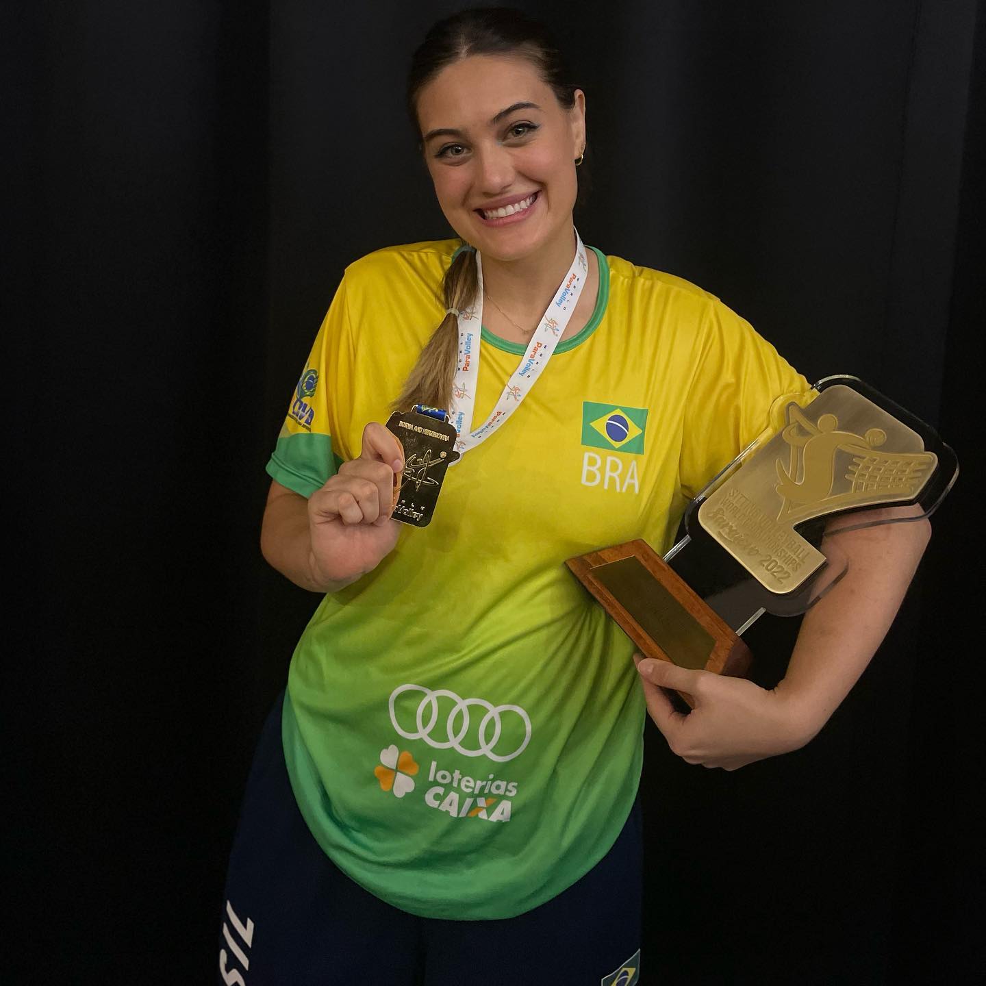 Luiza Fiorese, atleta de vôlei sentado