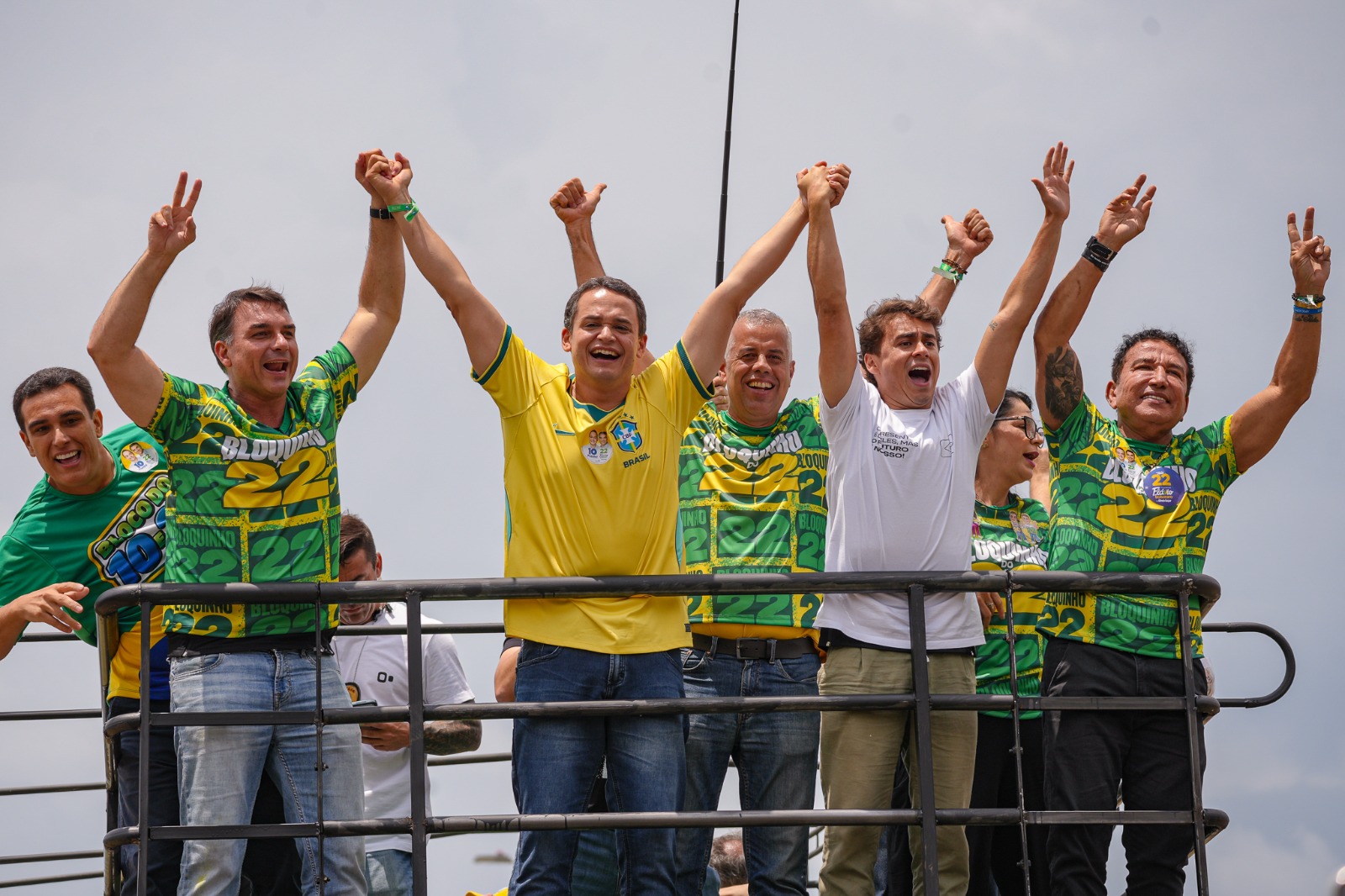 Da esquerda para a direita: Erick Musso, Flávio Bolsonaro, Lorenzo Pazolini, Evair de Melo, Nikolas Ferreira, Eliane Leal e Magno Malta