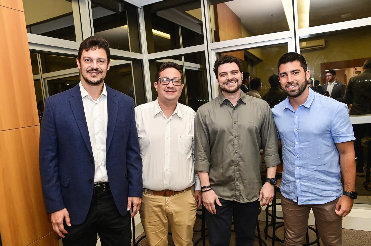 O presidente do Sindbares, Rodrigo Vervloet, com vereador de Cariacica e Deputado Estadual eleito, Fernando Santório, o Presidente da Abrasel no Espírito Santo, Marcelo Uliana, e o vereador de Vitória, Aylton Dadalto