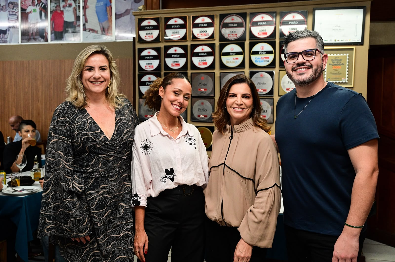 Érica Semião com Gabriela Ribeti, Elis Carvalho e Léo Fraga