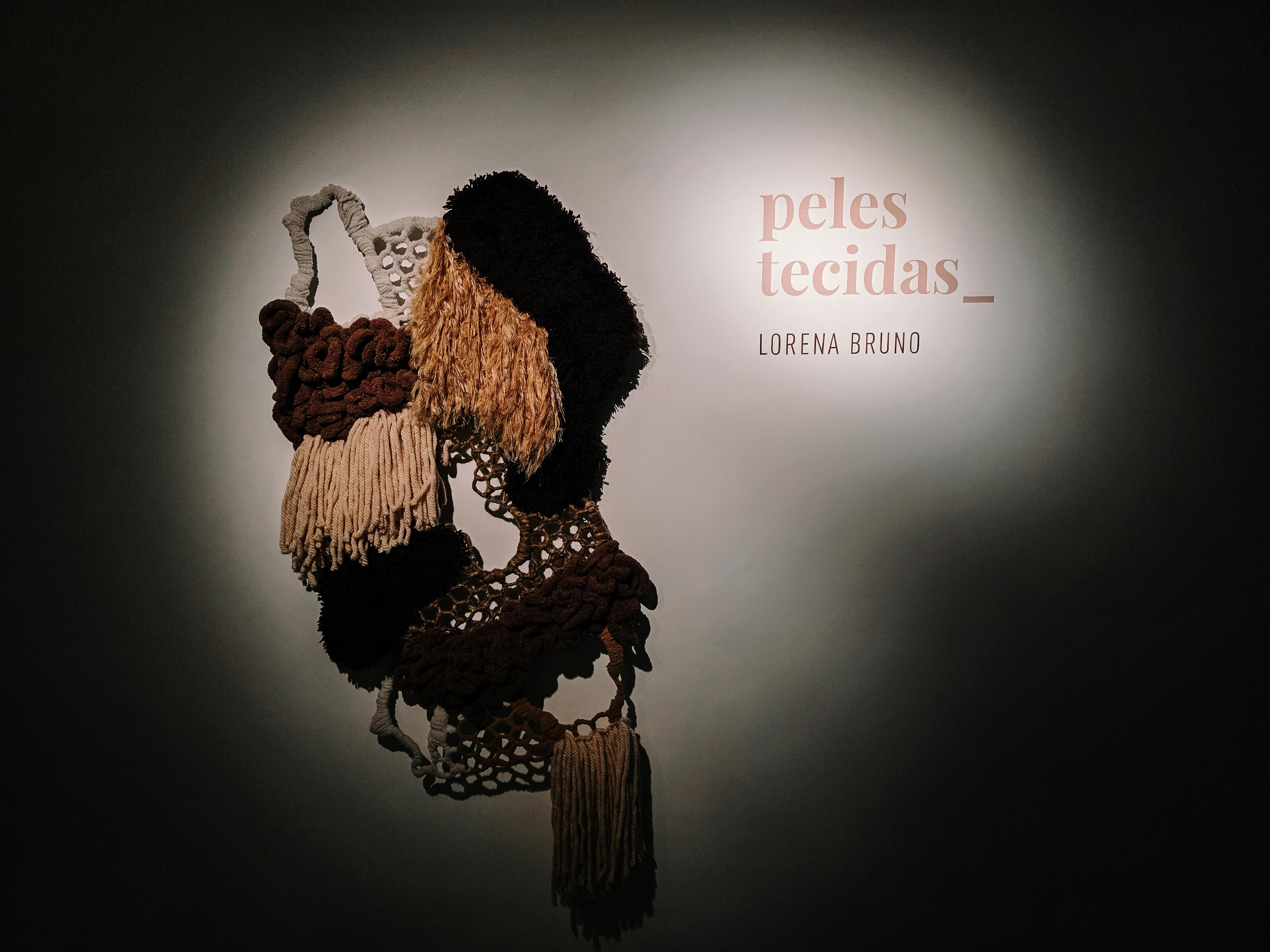 Exposição Peles Tecidas de Lorena Bruno