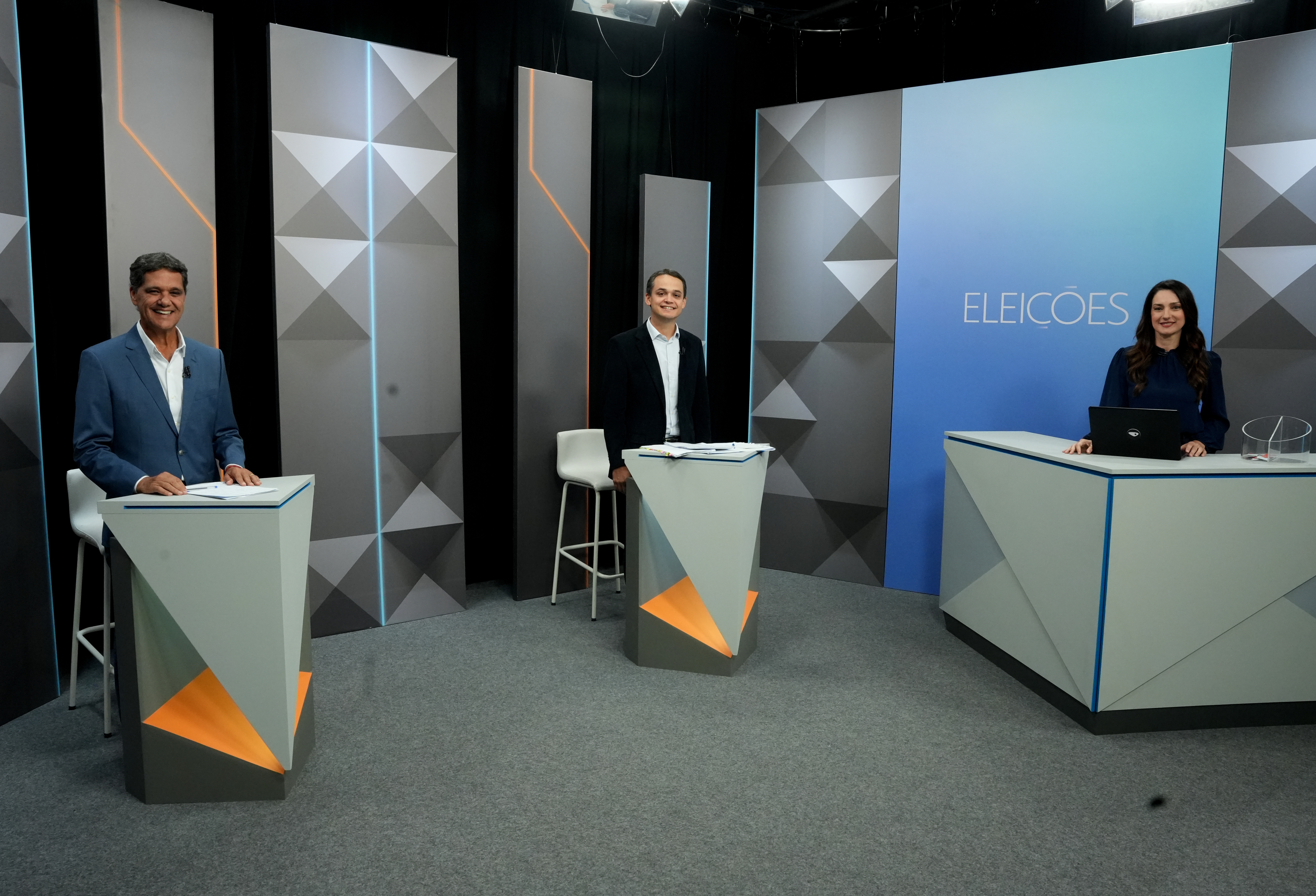 Os candidatos ao Governo do ES Ricardo Ferraço e Lorenzo Pazolini durante o debate da TV Gazeta