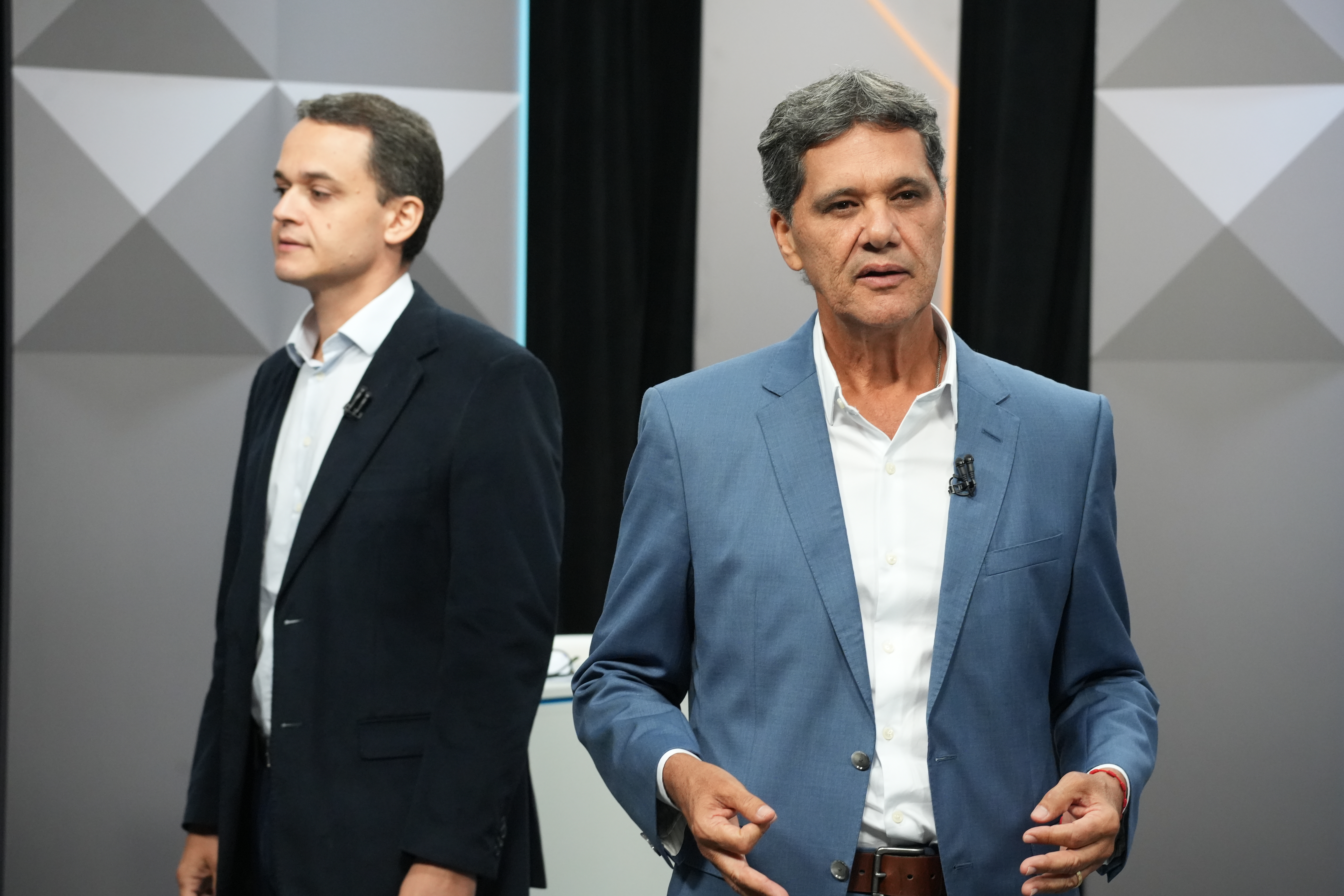 Os candidatos ao Governo do ES Lorenzo Pazolini e Ricardo durante o debate da TV Gazeta