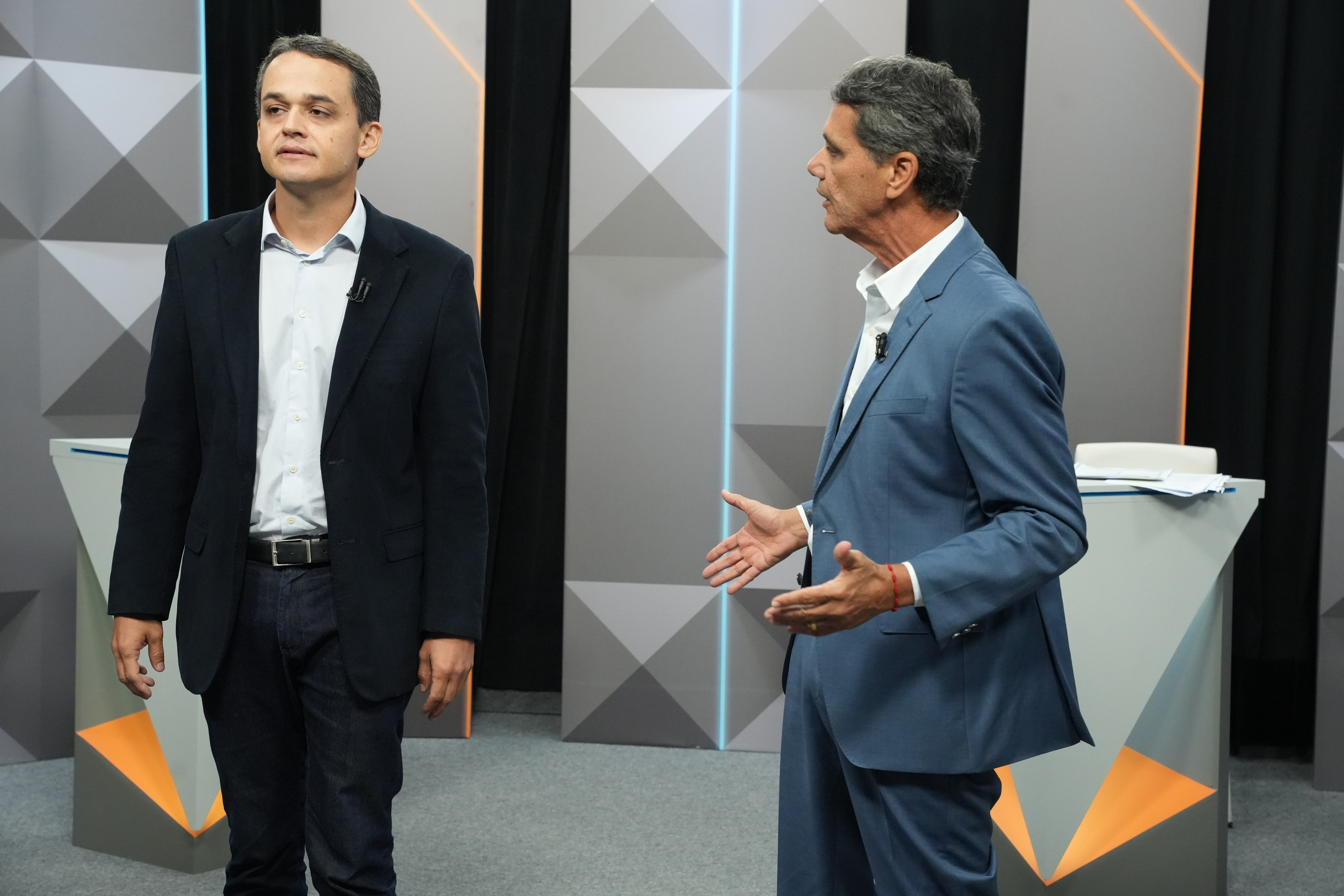 Os candidatos ao Governo do ES Lorenzo Pazolini e Ricardo durante o debate da TV Gazeta