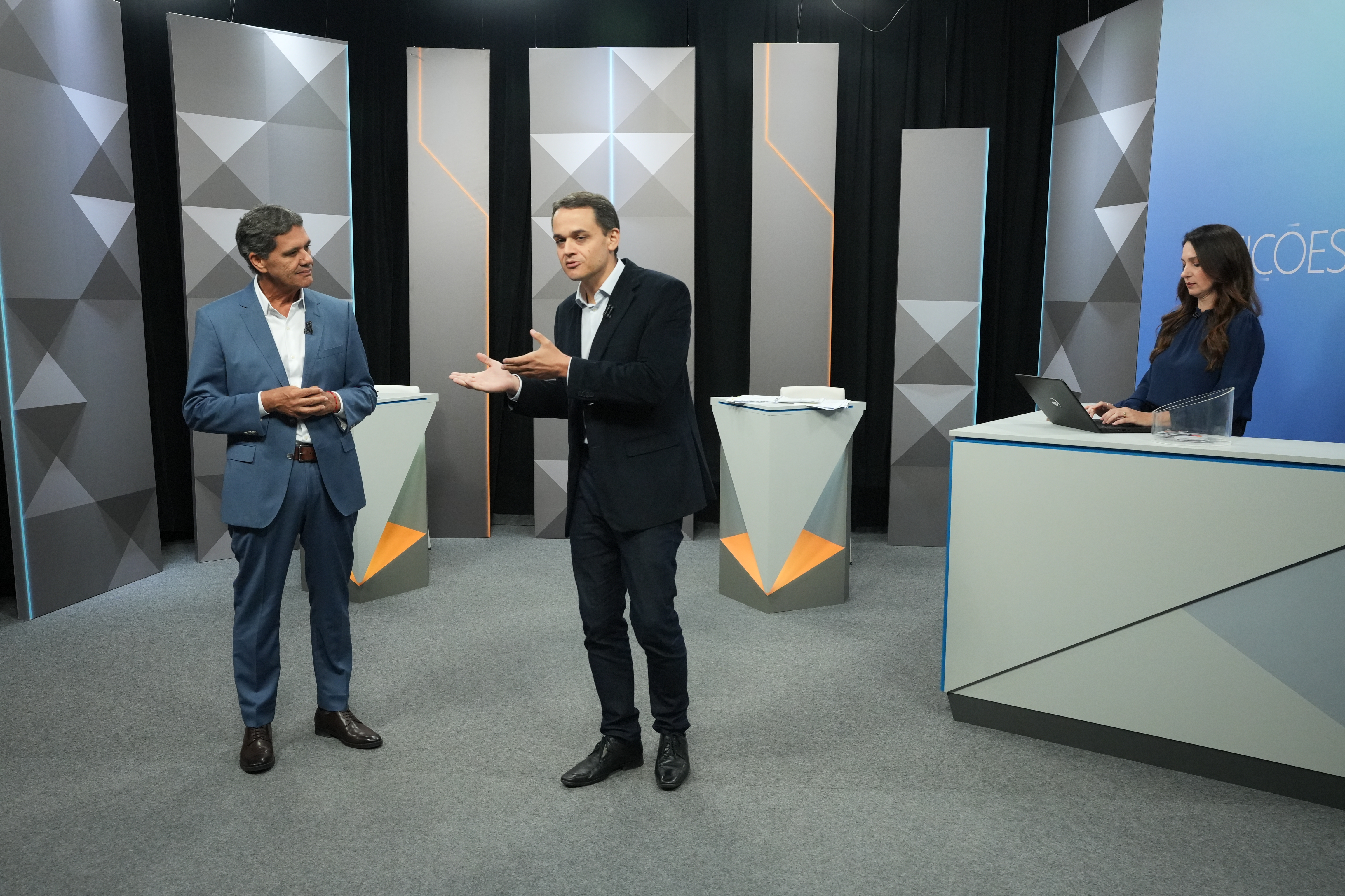 Os candidatos ao Governo do ES Lorenzo Pazolini e Ricardo durante o debate da TV Gazeta