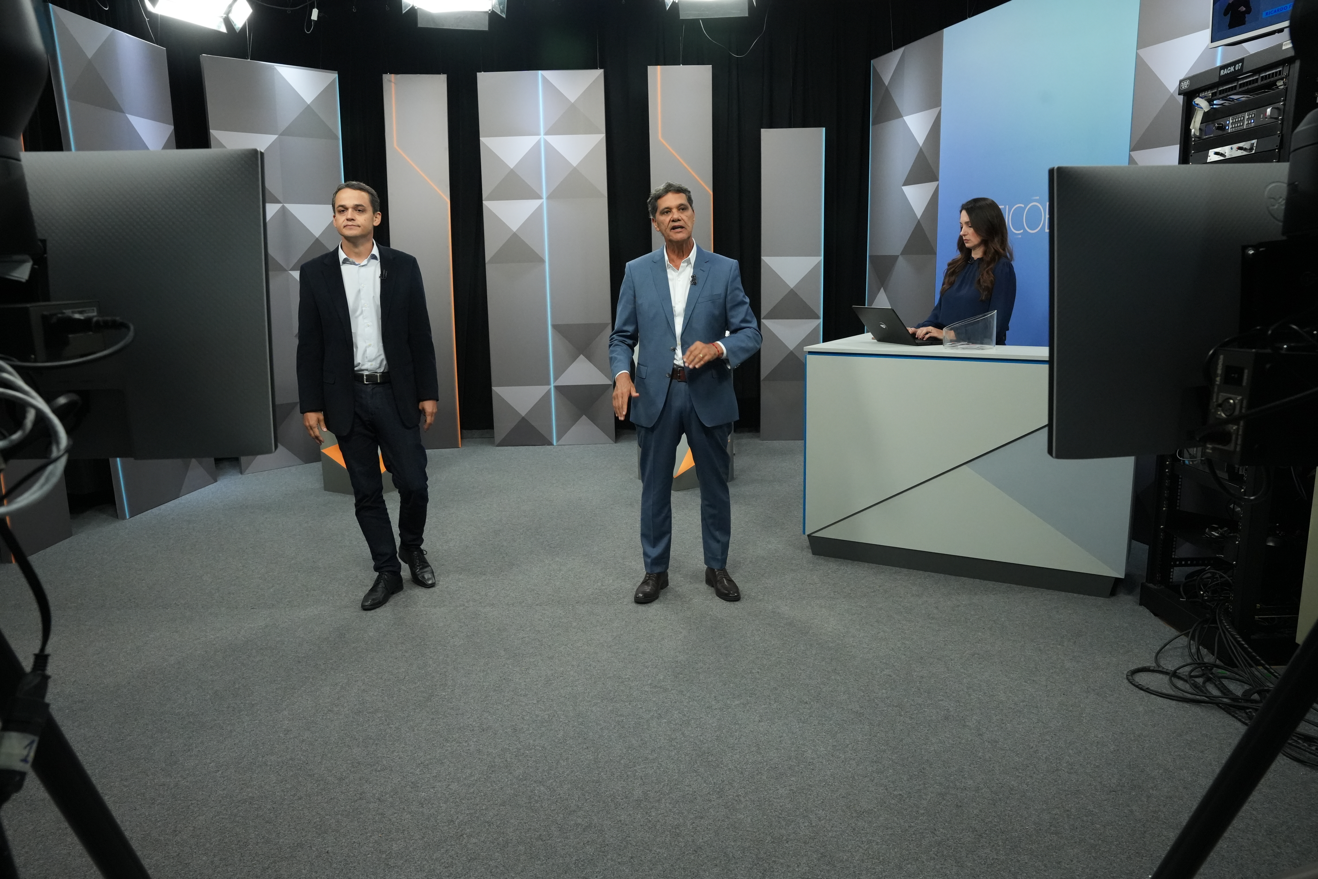 Os candidatos ao Governo do ES Lorenzo Pazolini e Ricardo durante o debate da TV Gazeta