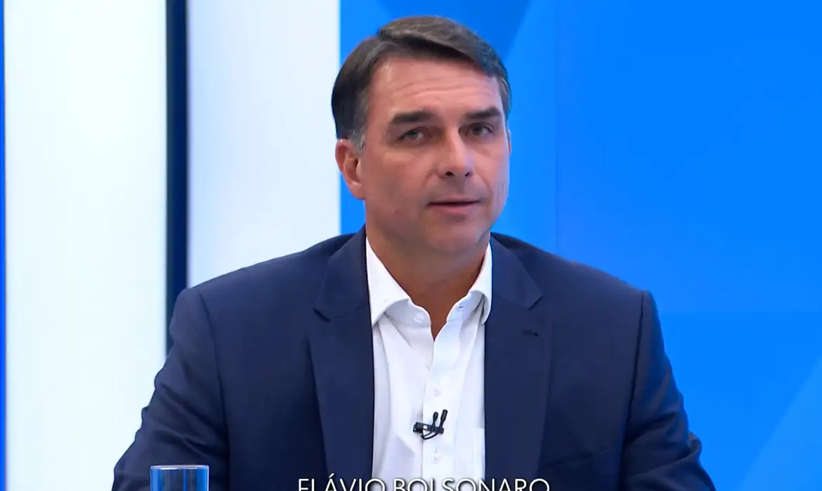 Flavio Bolsonaro votou no rio de janeiro