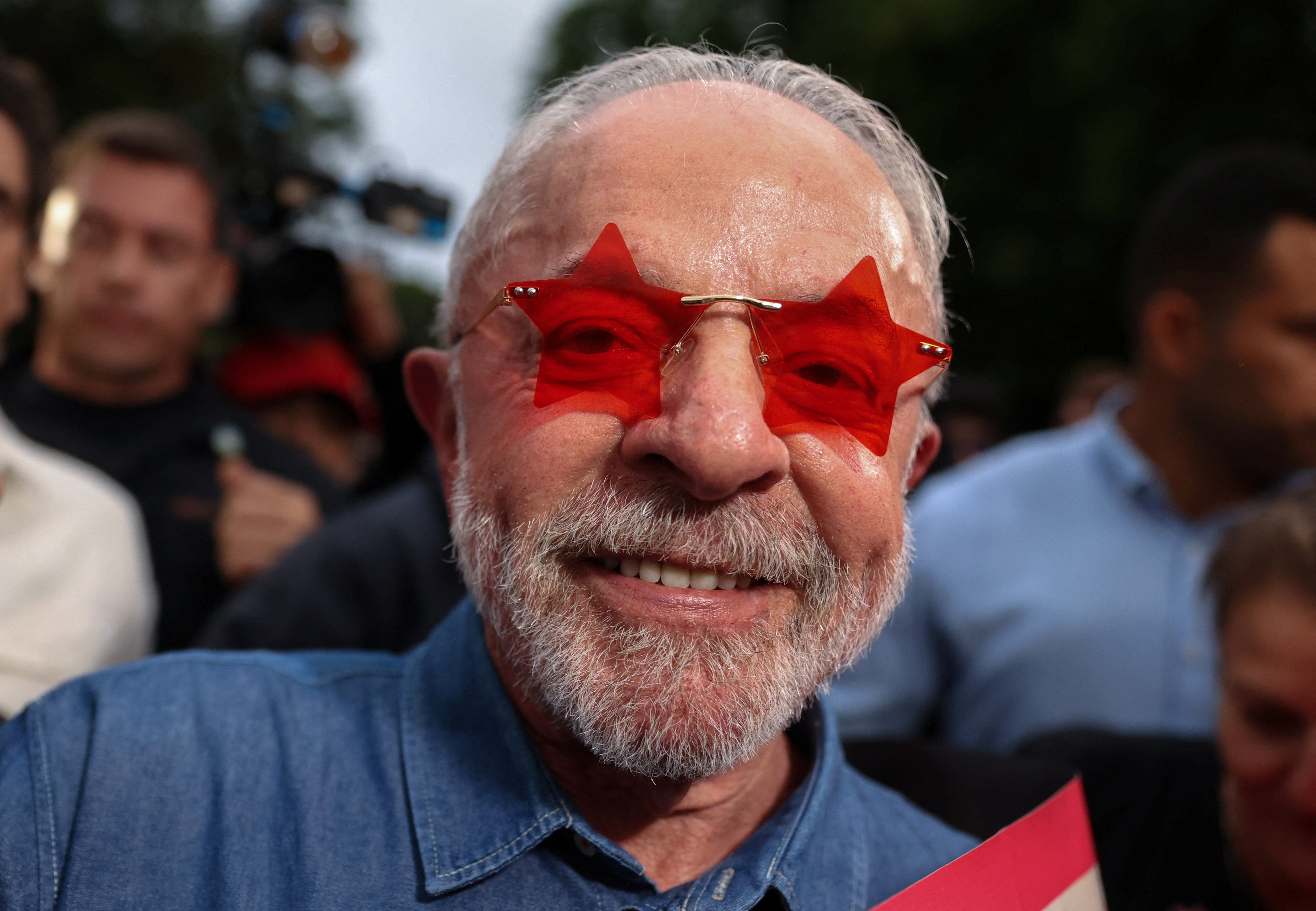 O presidente Luiz Inácio Lula da Silva, reeleito neste domingo (25), durante o dia de eleição