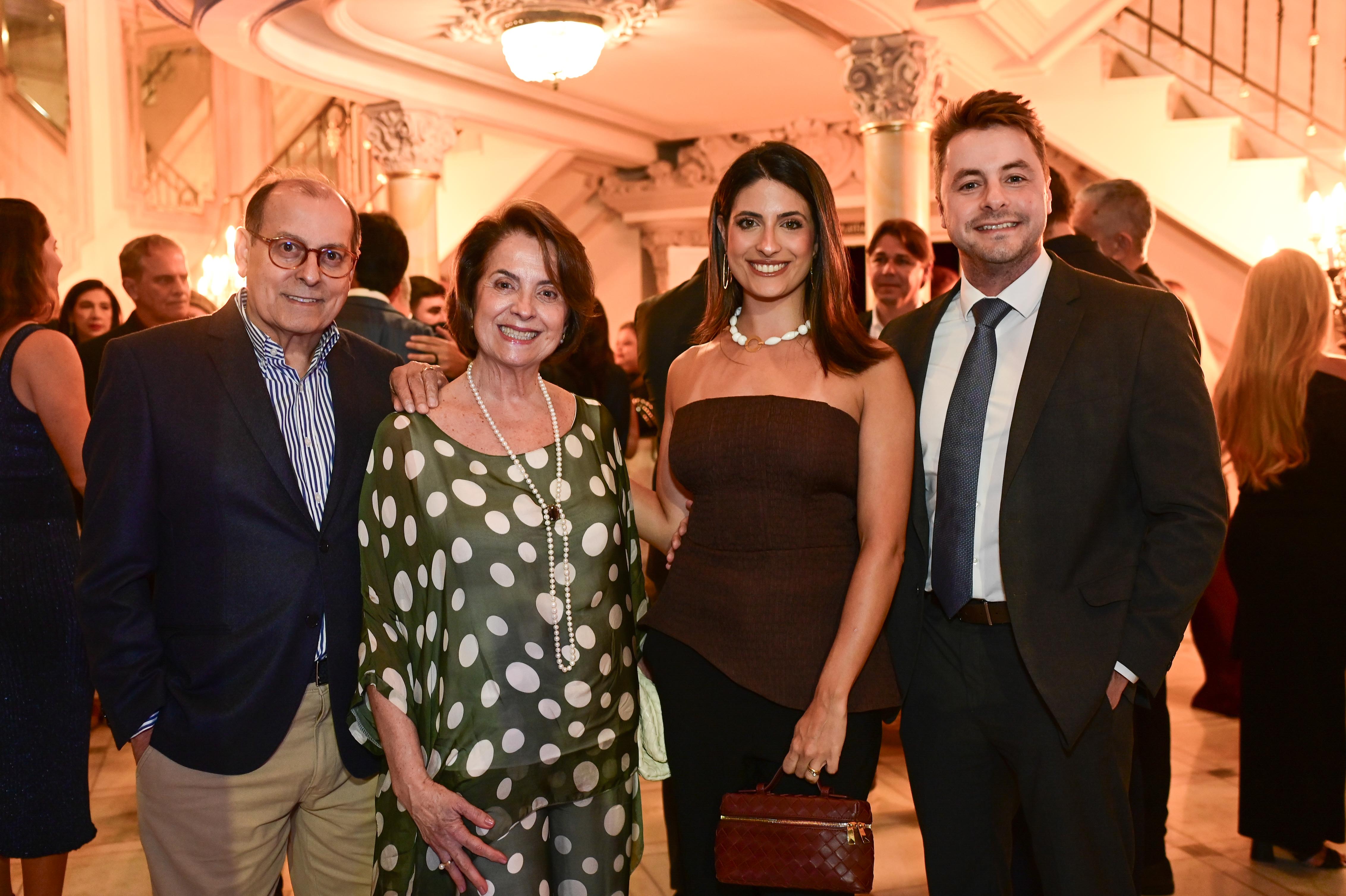 Getúlio e Denise Azevedo, Ana Luiza Azevedo e Tomás Baldo